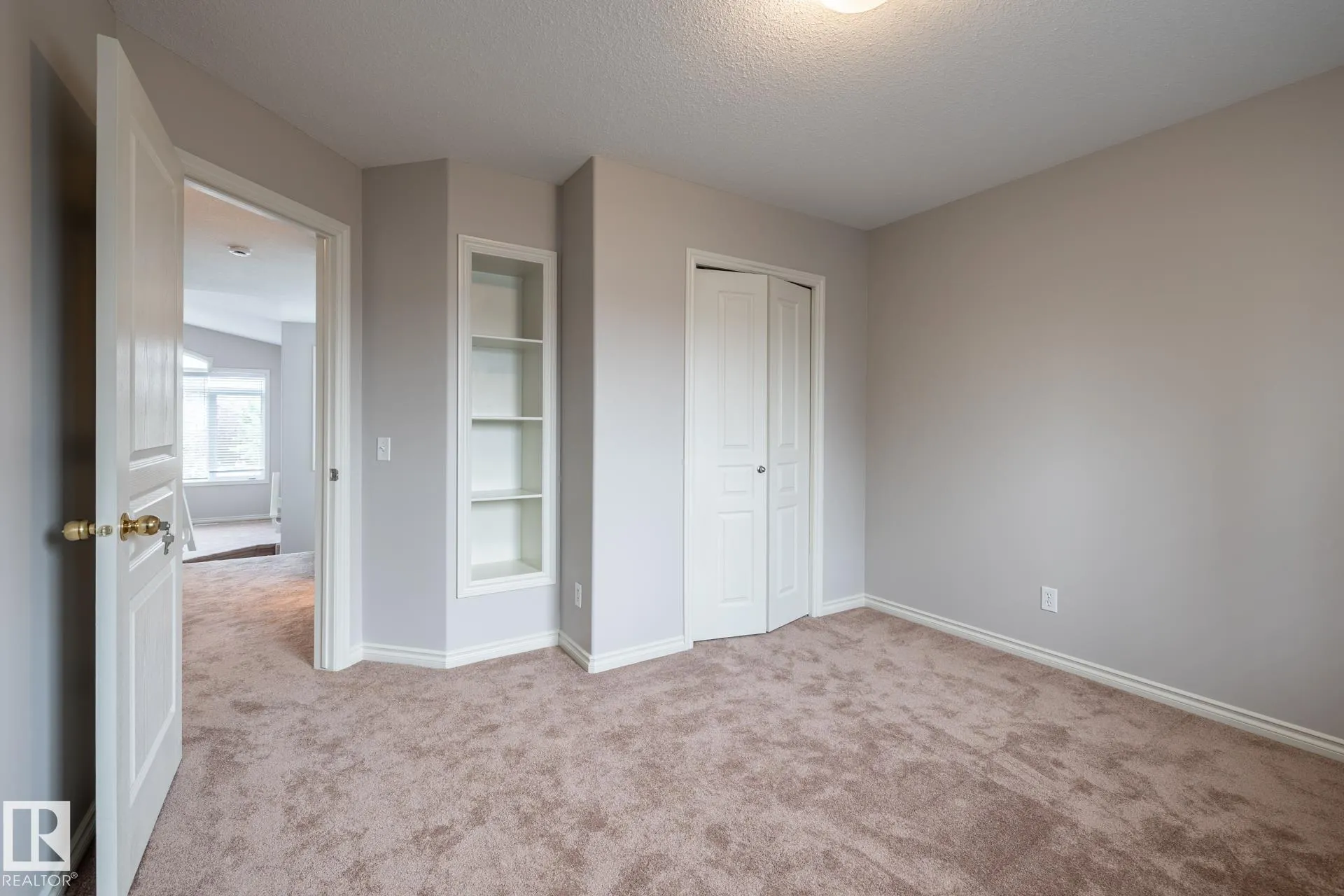 8 ERINDALE Close