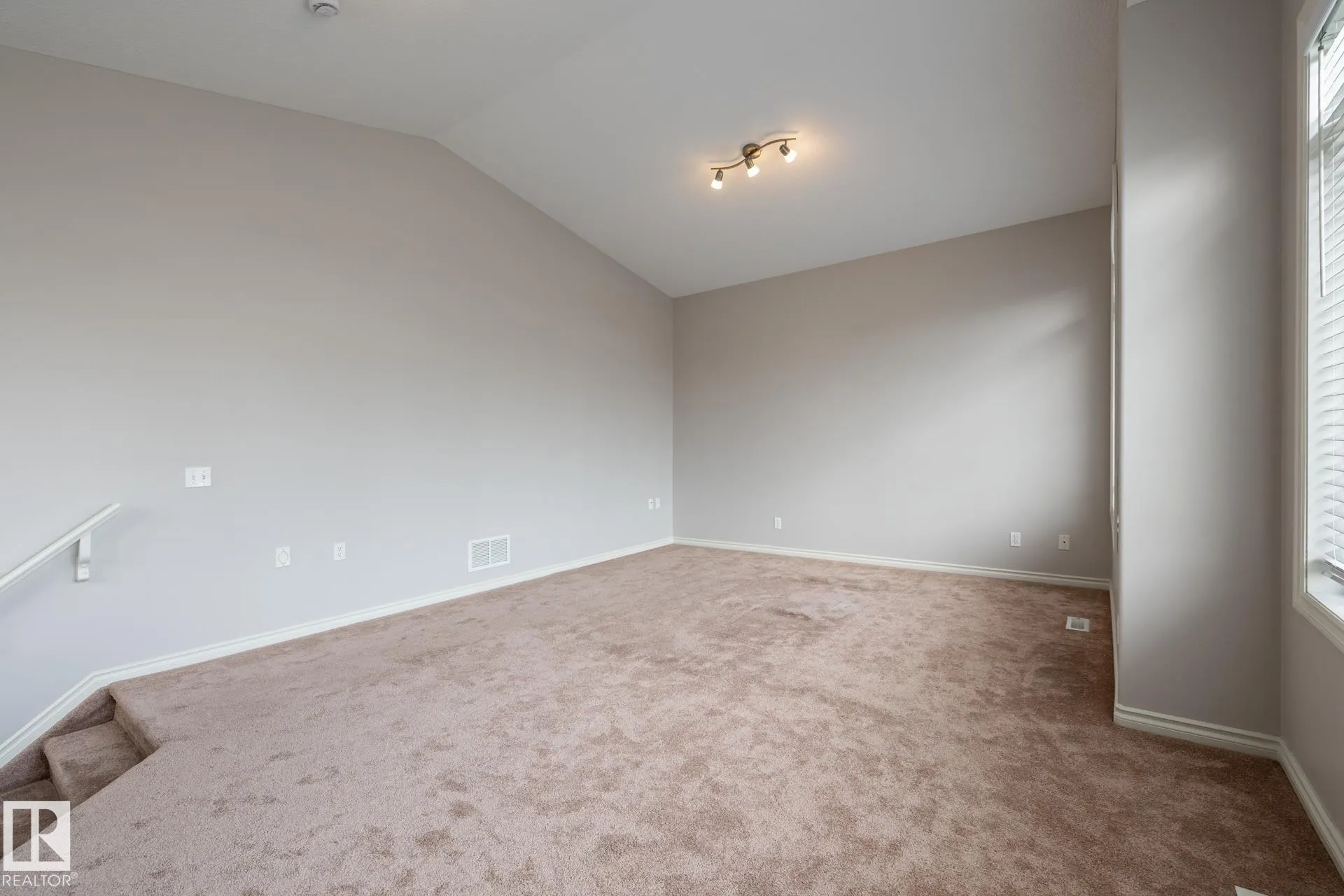 8 ERINDALE Close