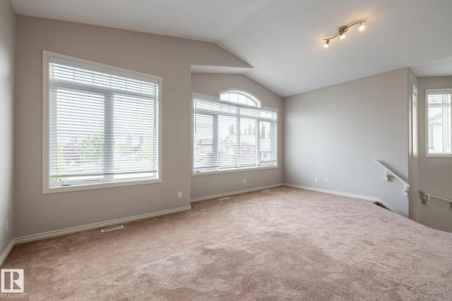 8 ERINDALE Close