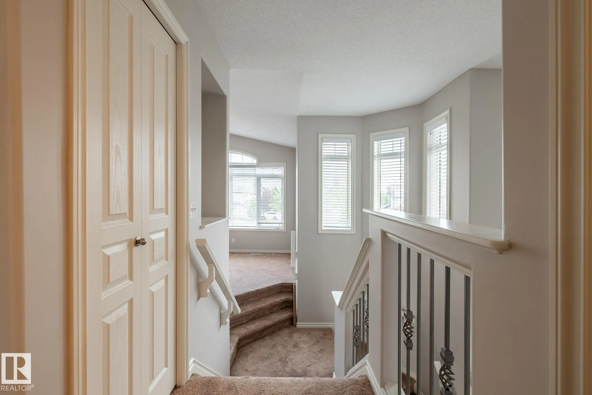 8 ERINDALE Close
