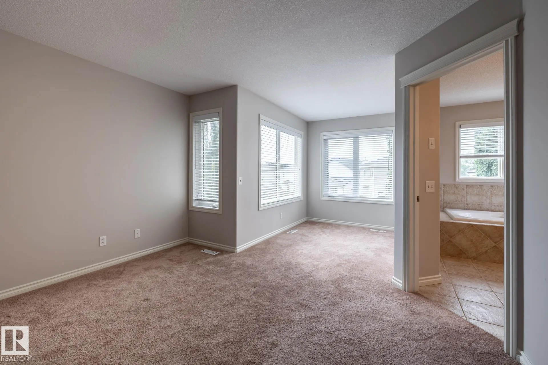 8 ERINDALE Close