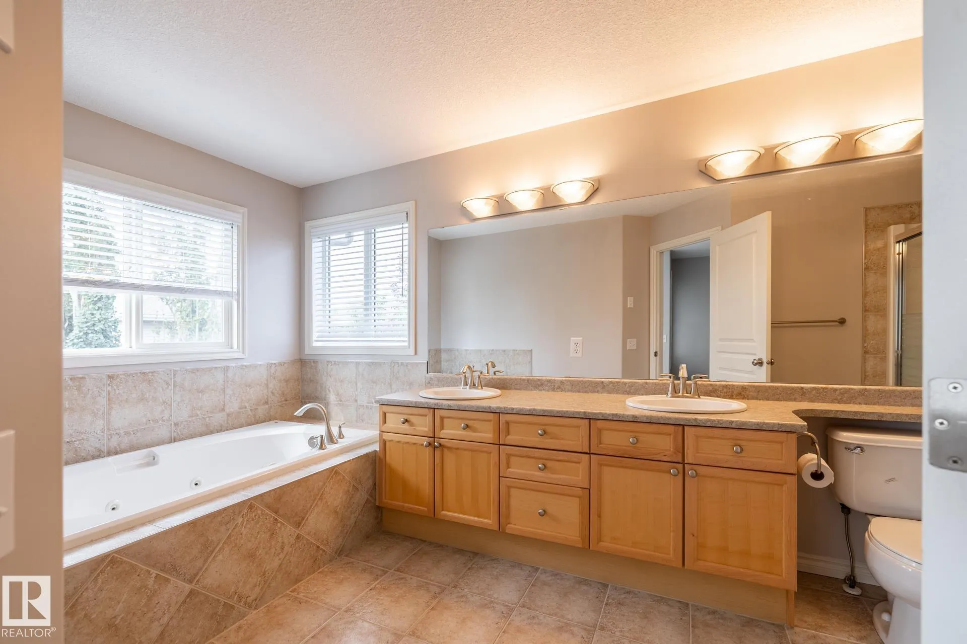 8 ERINDALE Close