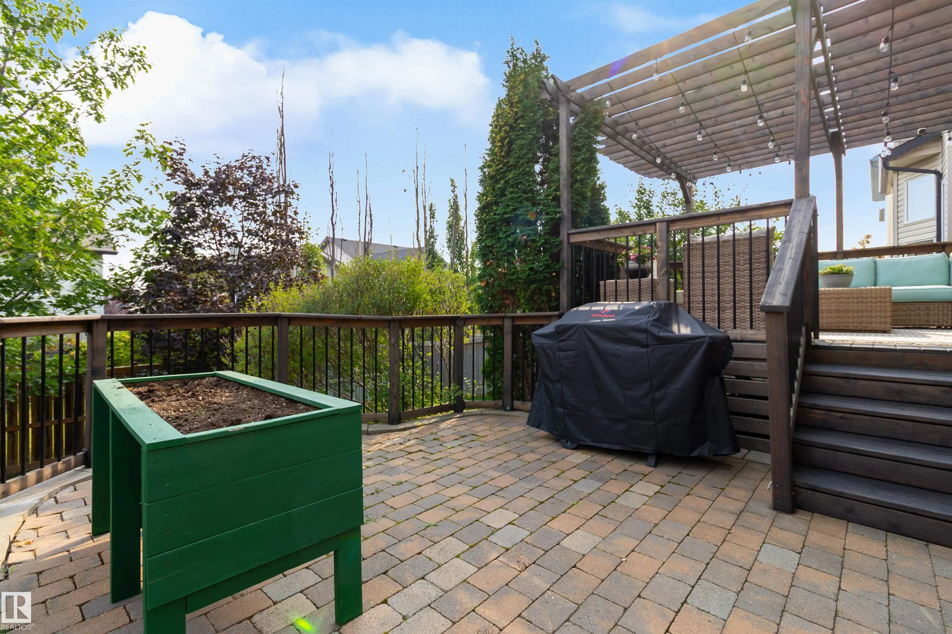 90 CARLYLE Crescent