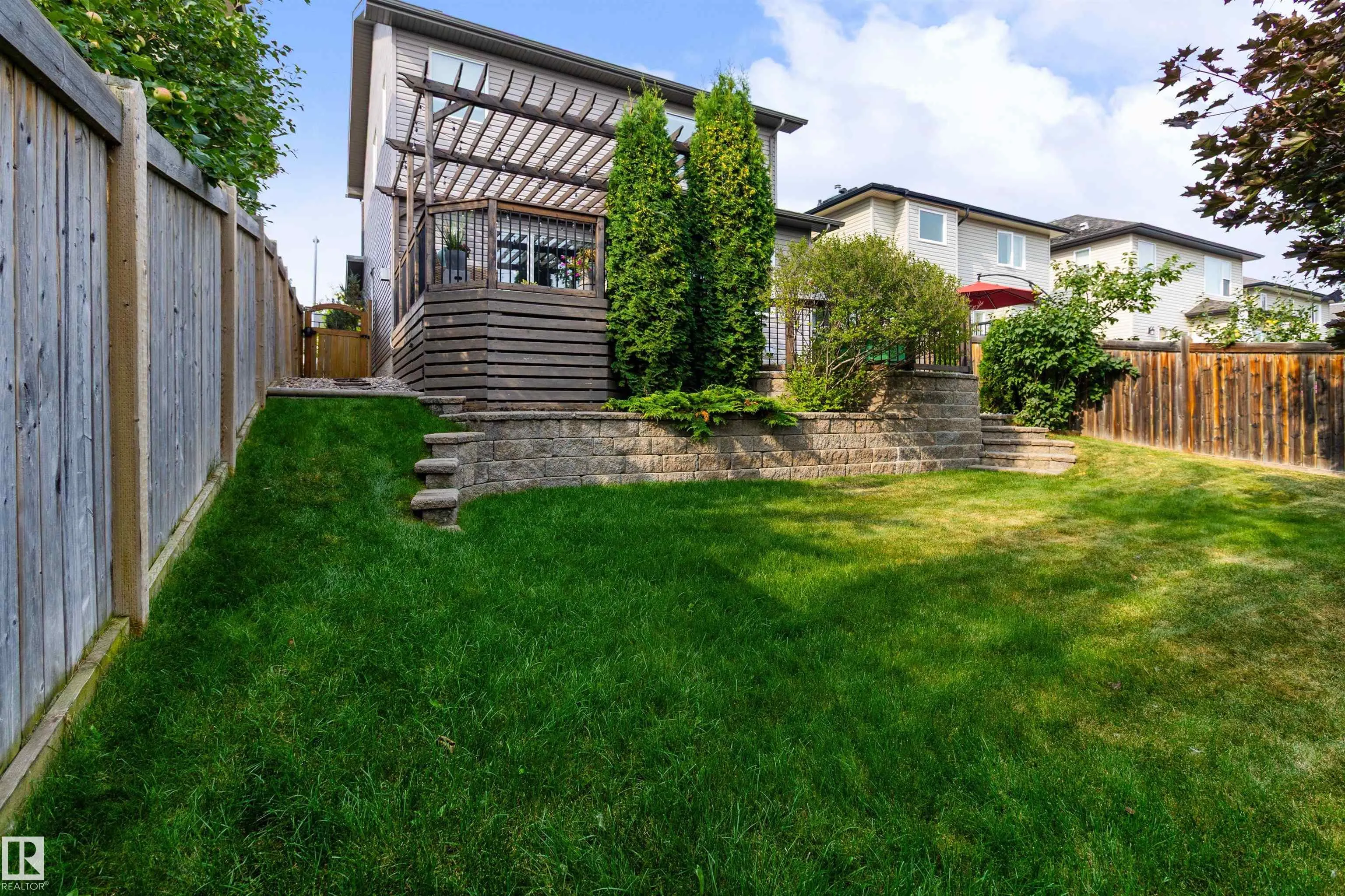 90 CARLYLE Crescent