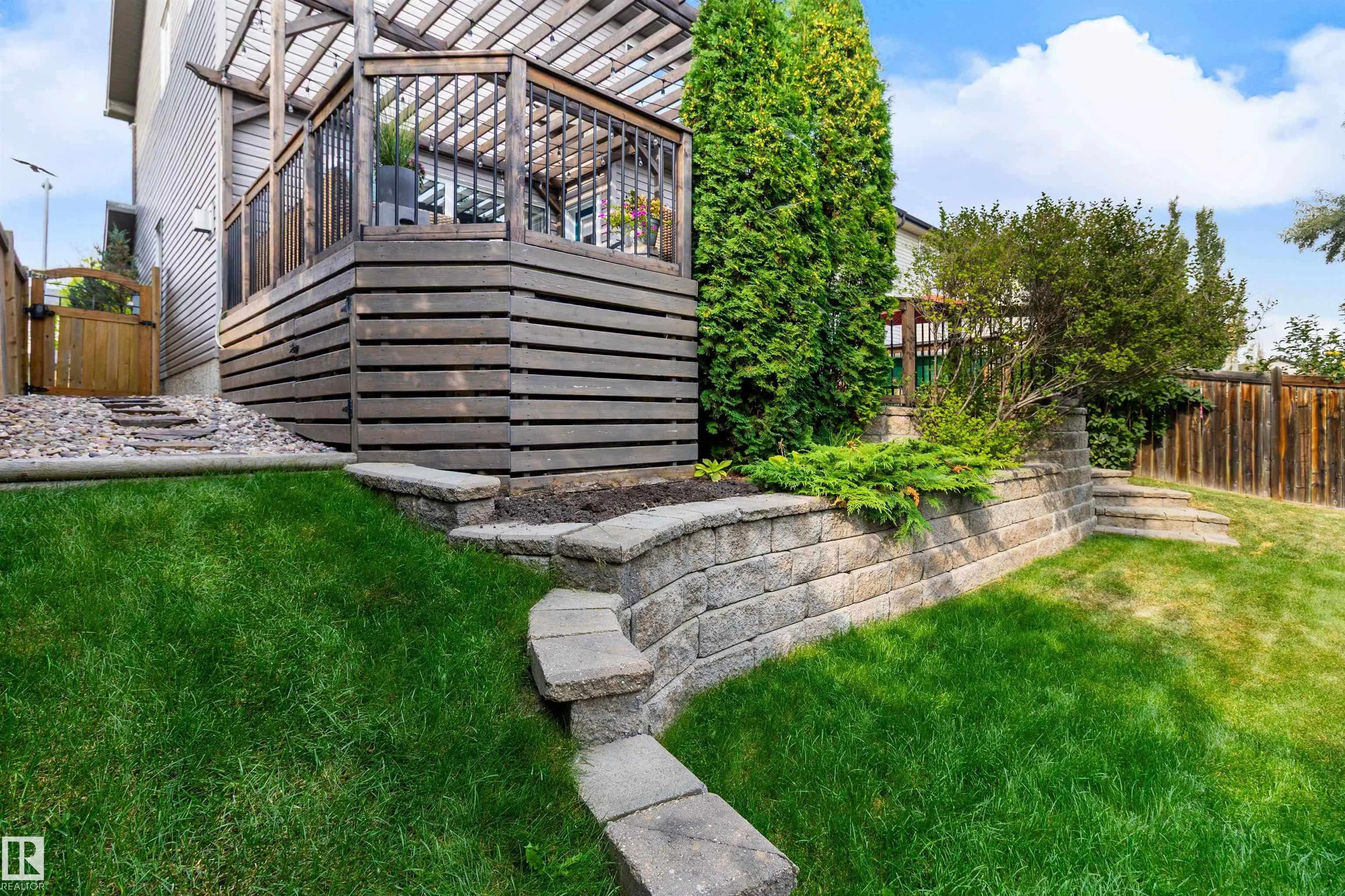 90 CARLYLE Crescent