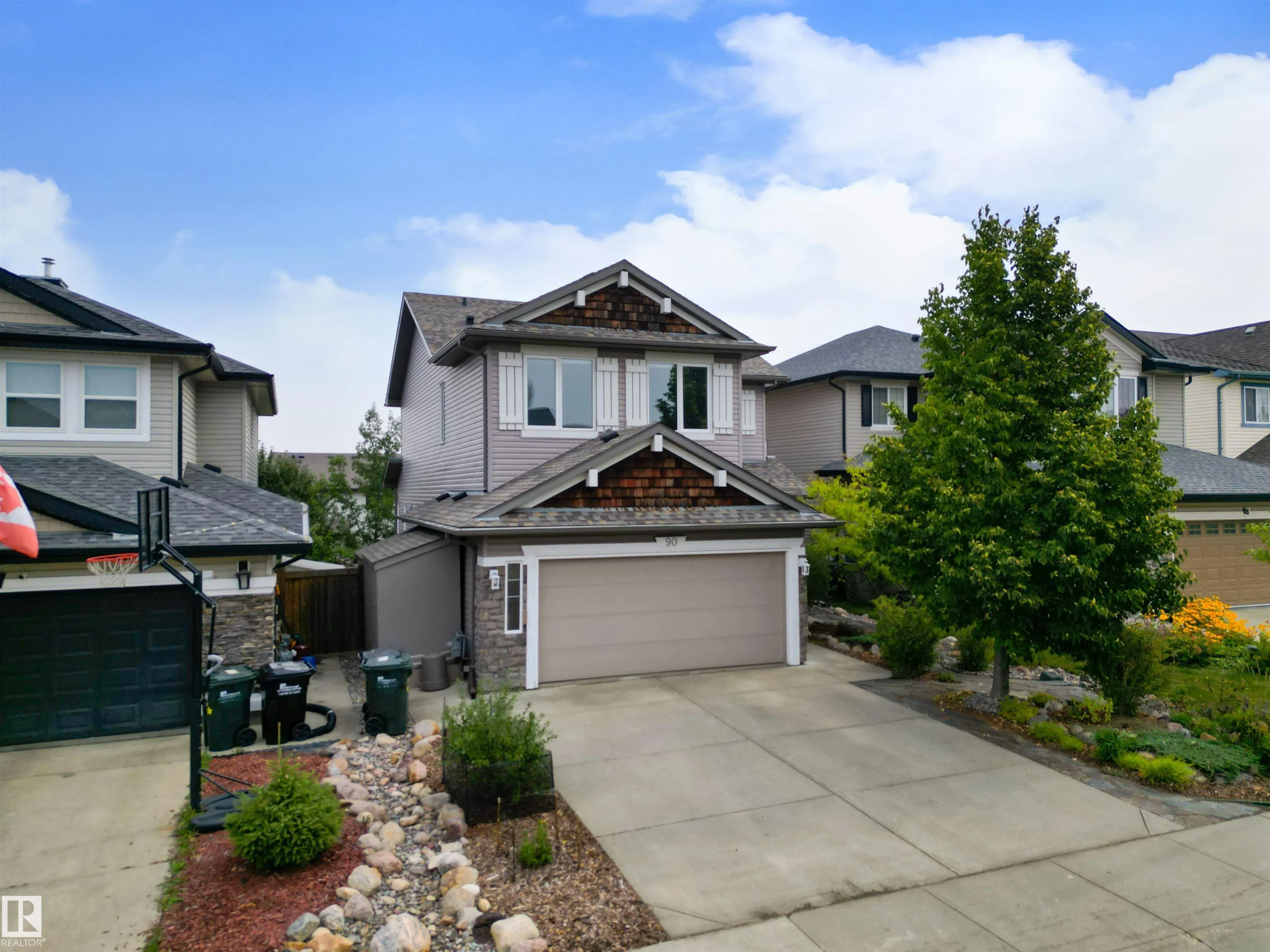 90 CARLYLE Crescent