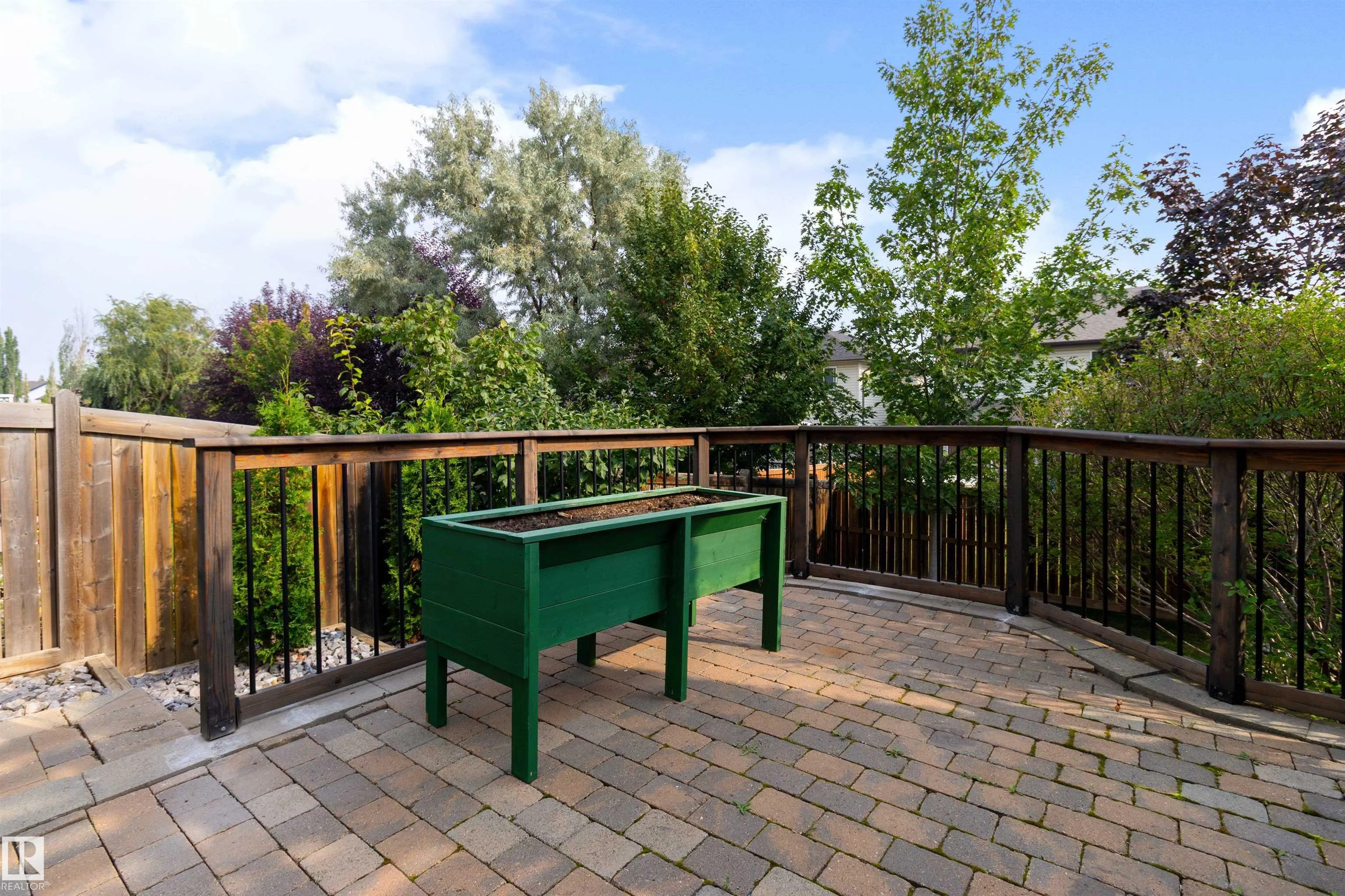 90 CARLYLE Crescent