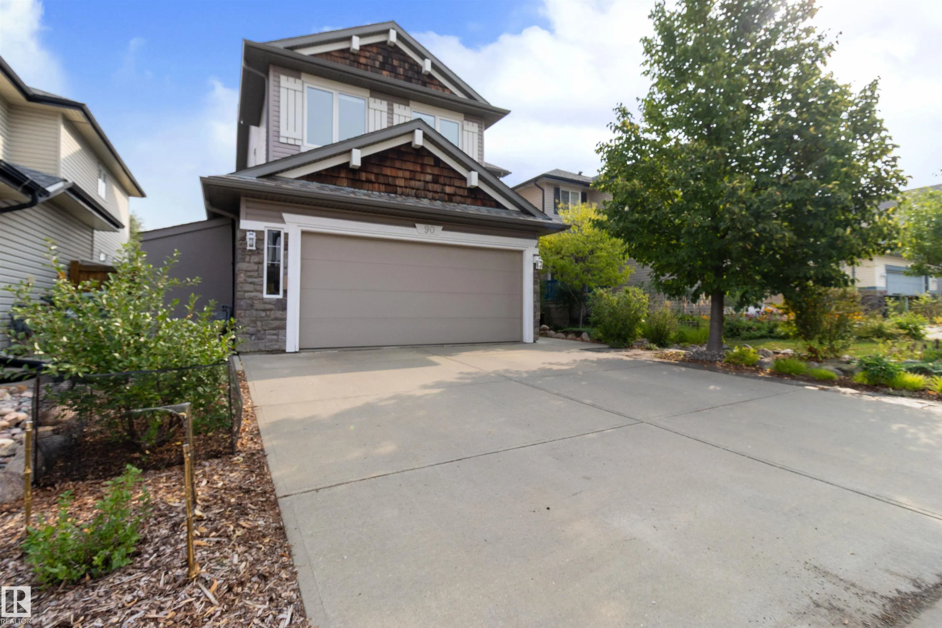 90 CARLYLE Crescent