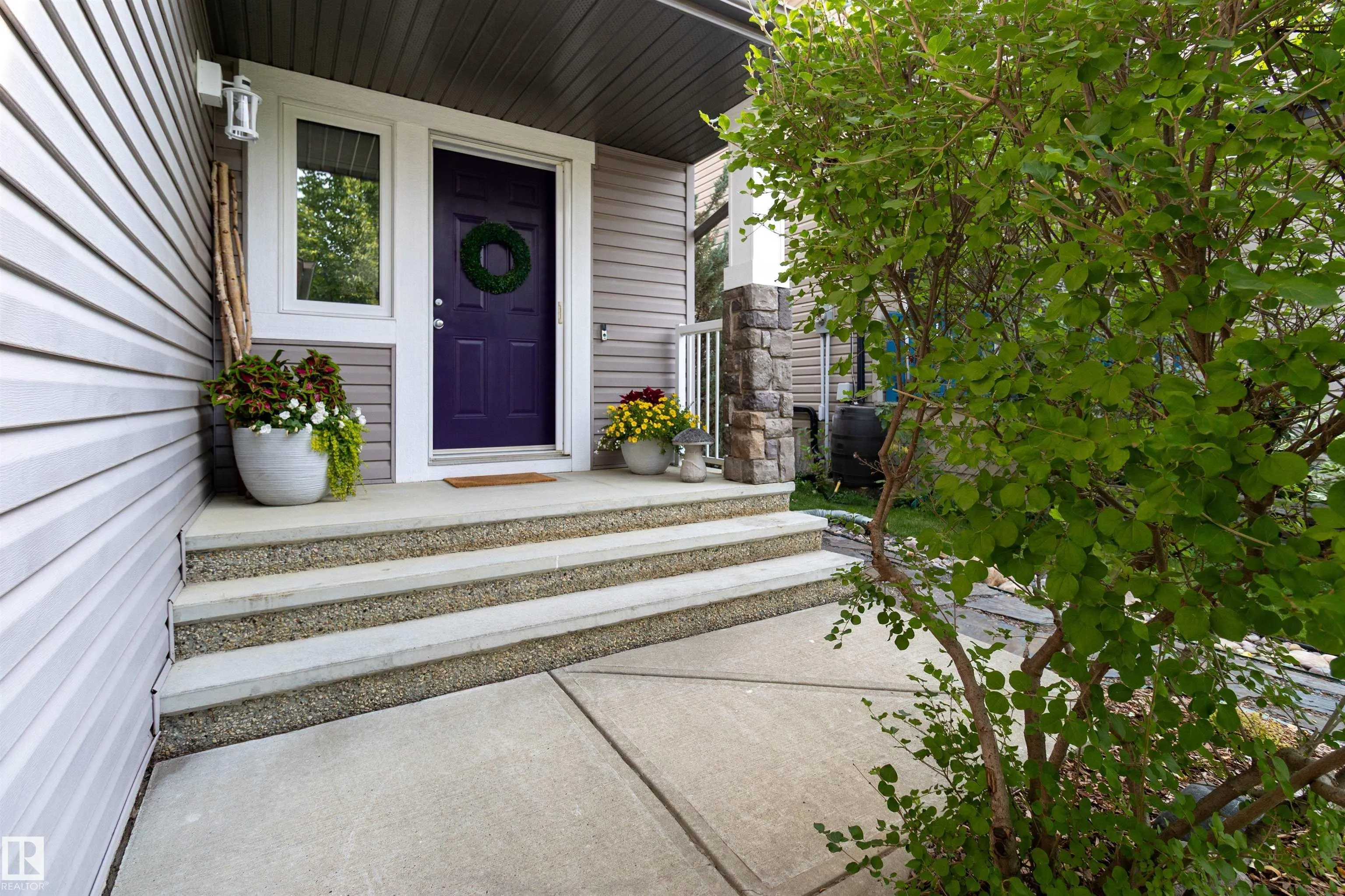 90 CARLYLE Crescent