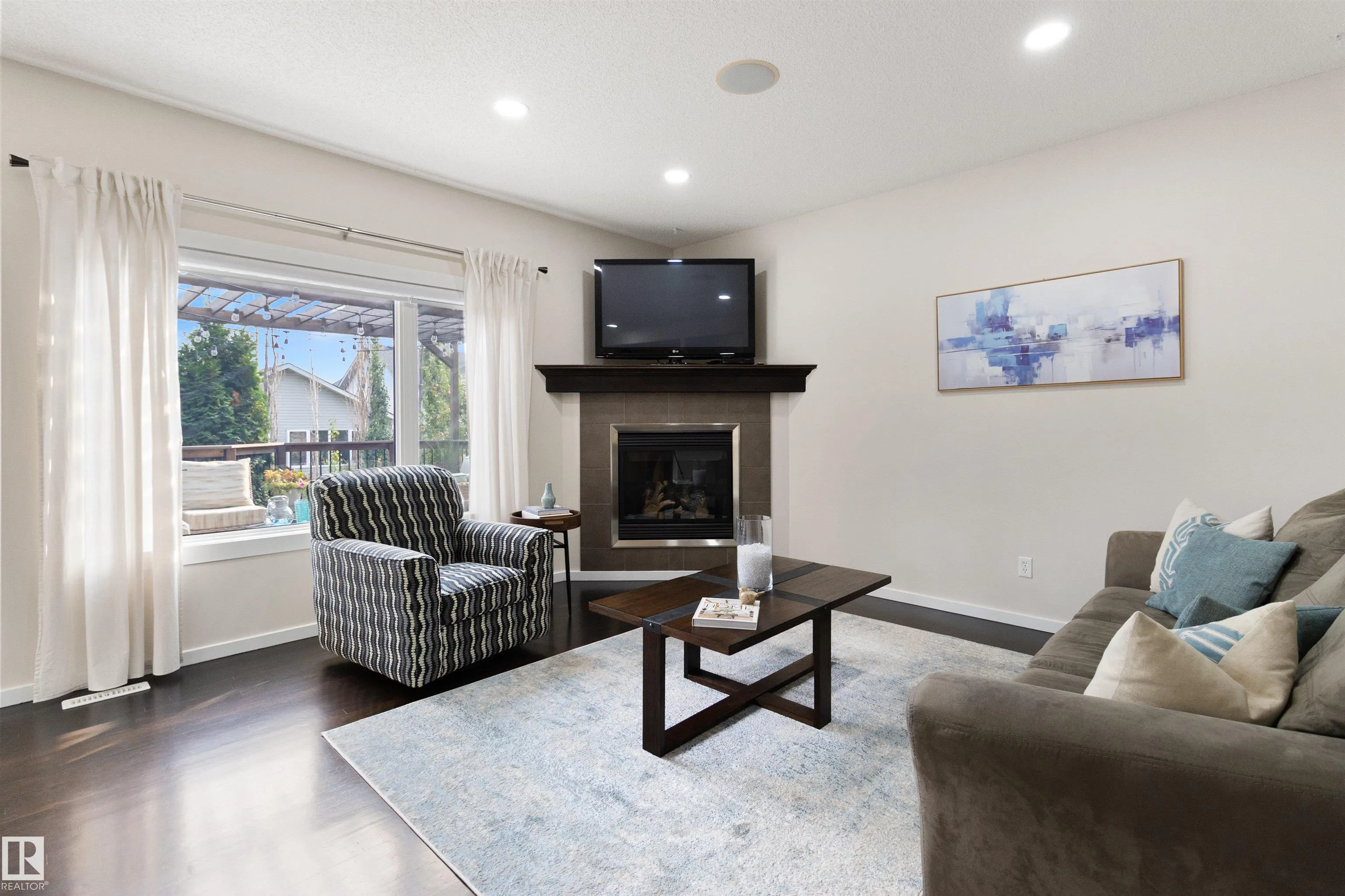 90 CARLYLE Crescent