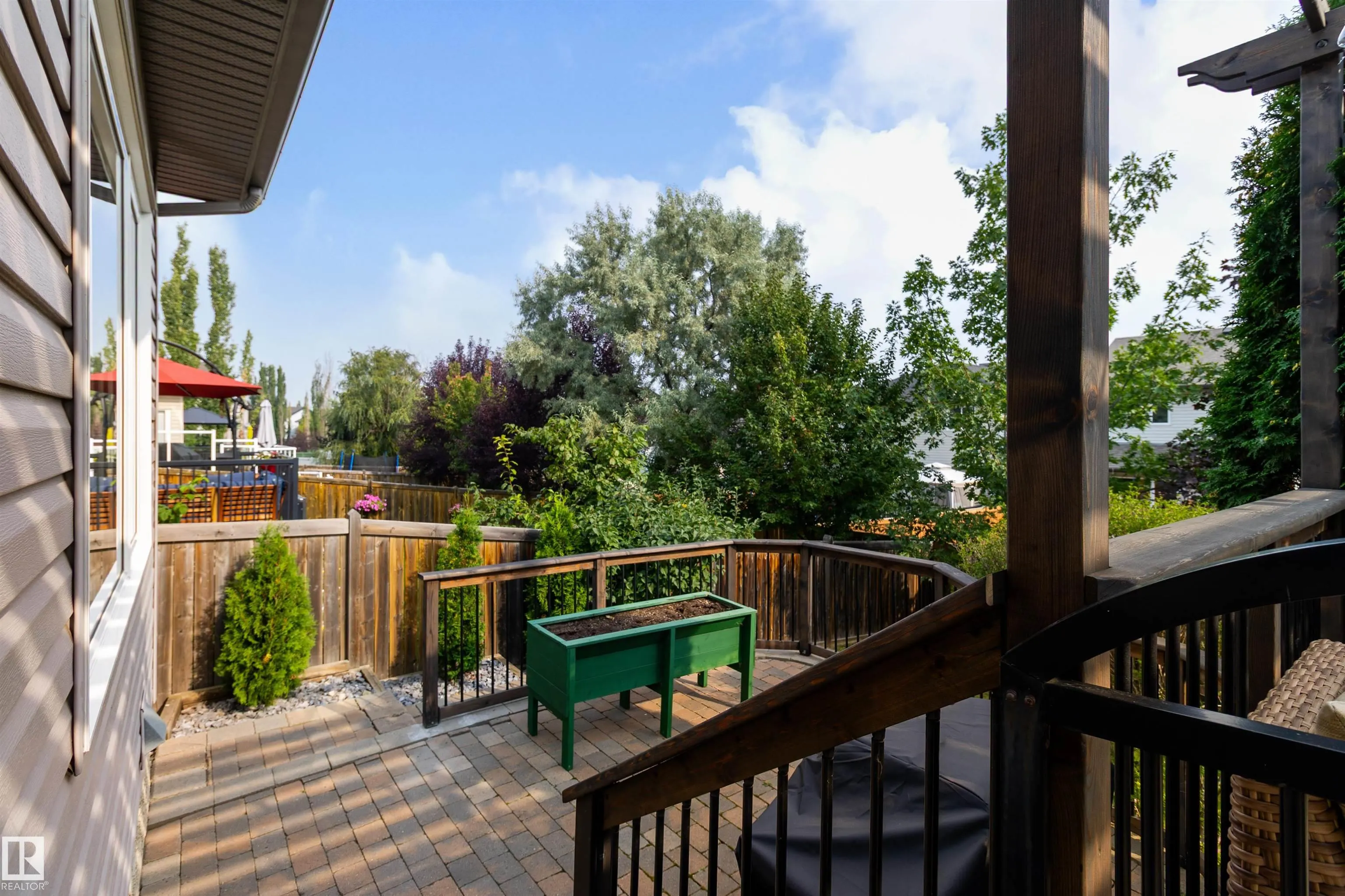 90 CARLYLE Crescent