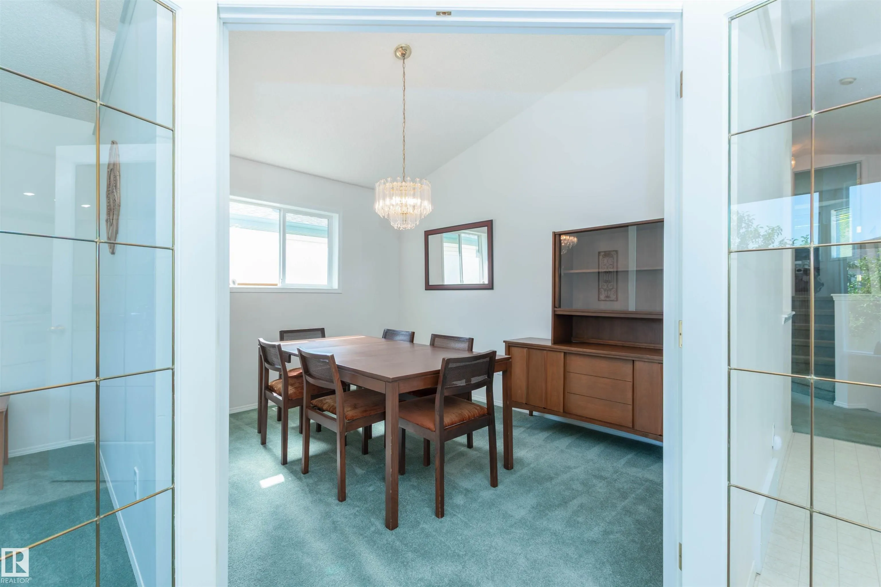 216 RAINBOW Crescent