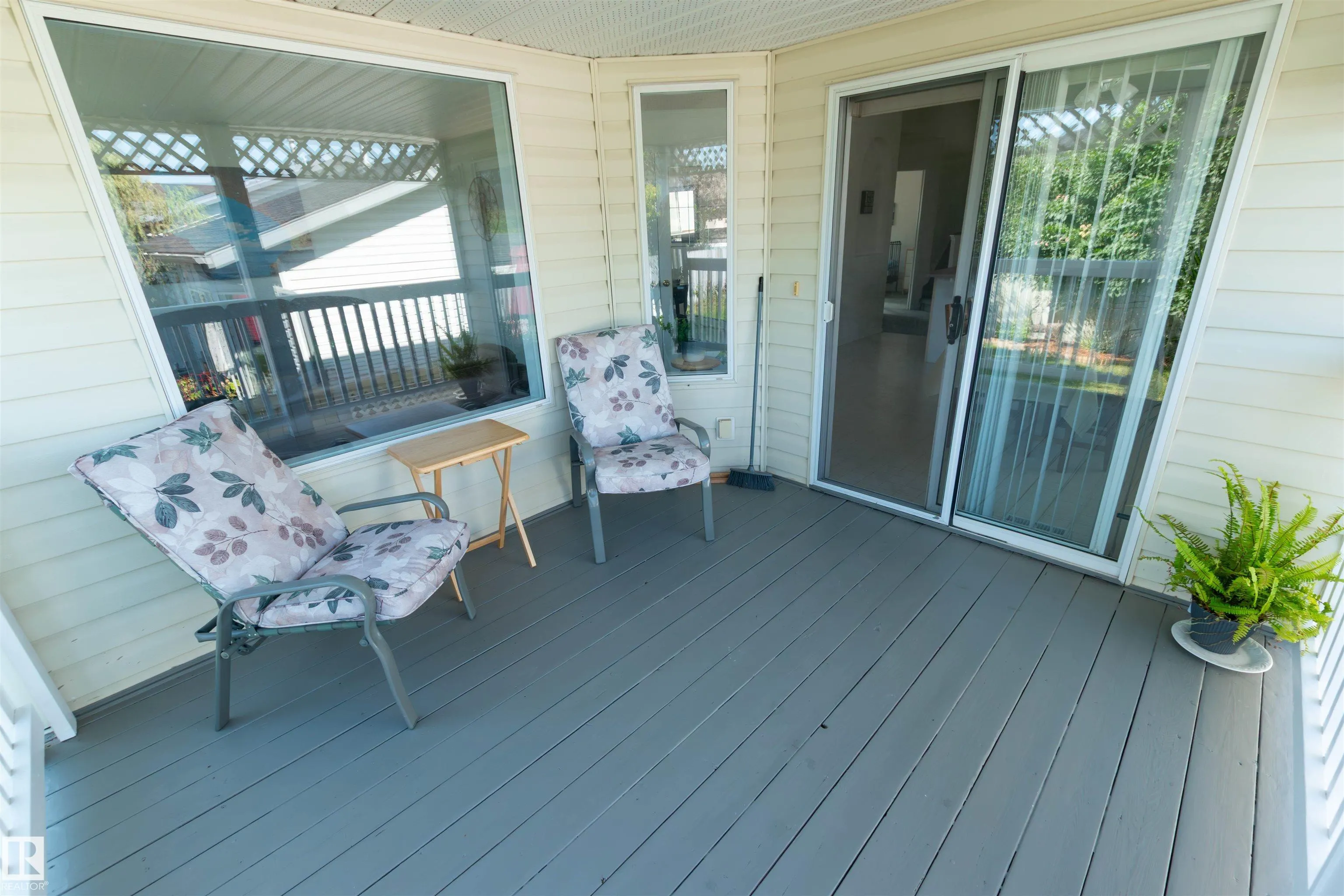 216 RAINBOW Crescent
