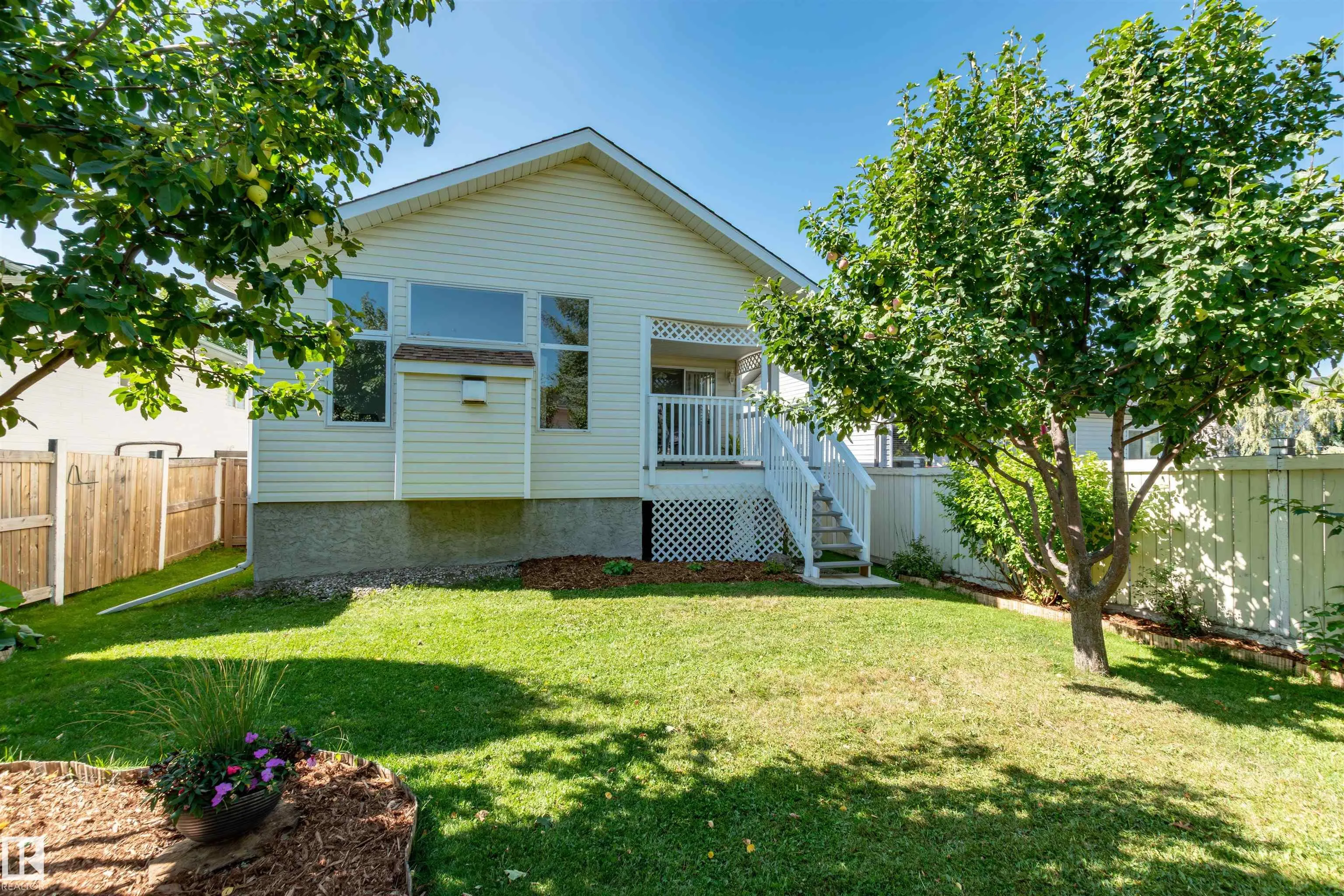 216 RAINBOW Crescent