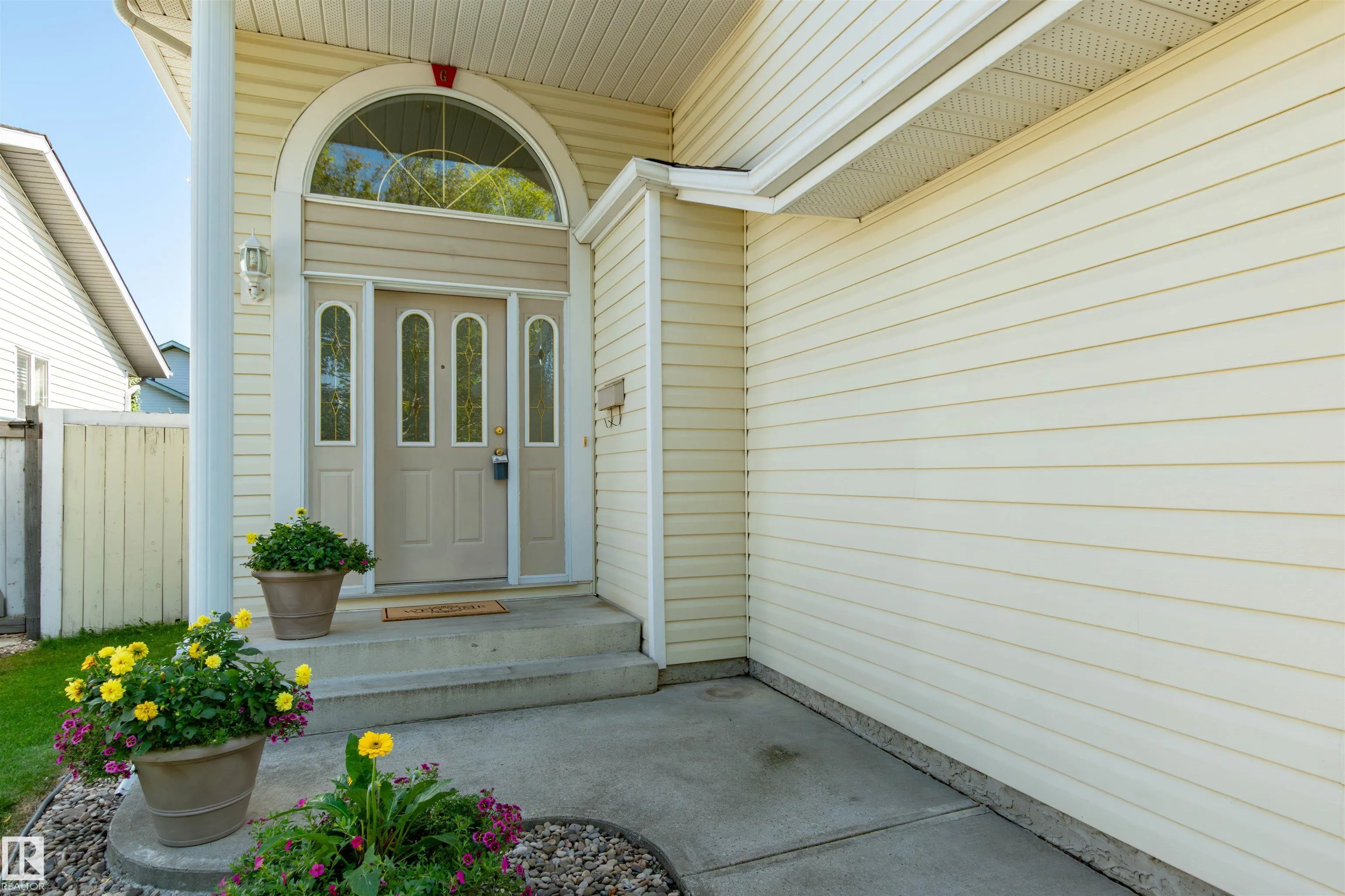 216 RAINBOW Crescent