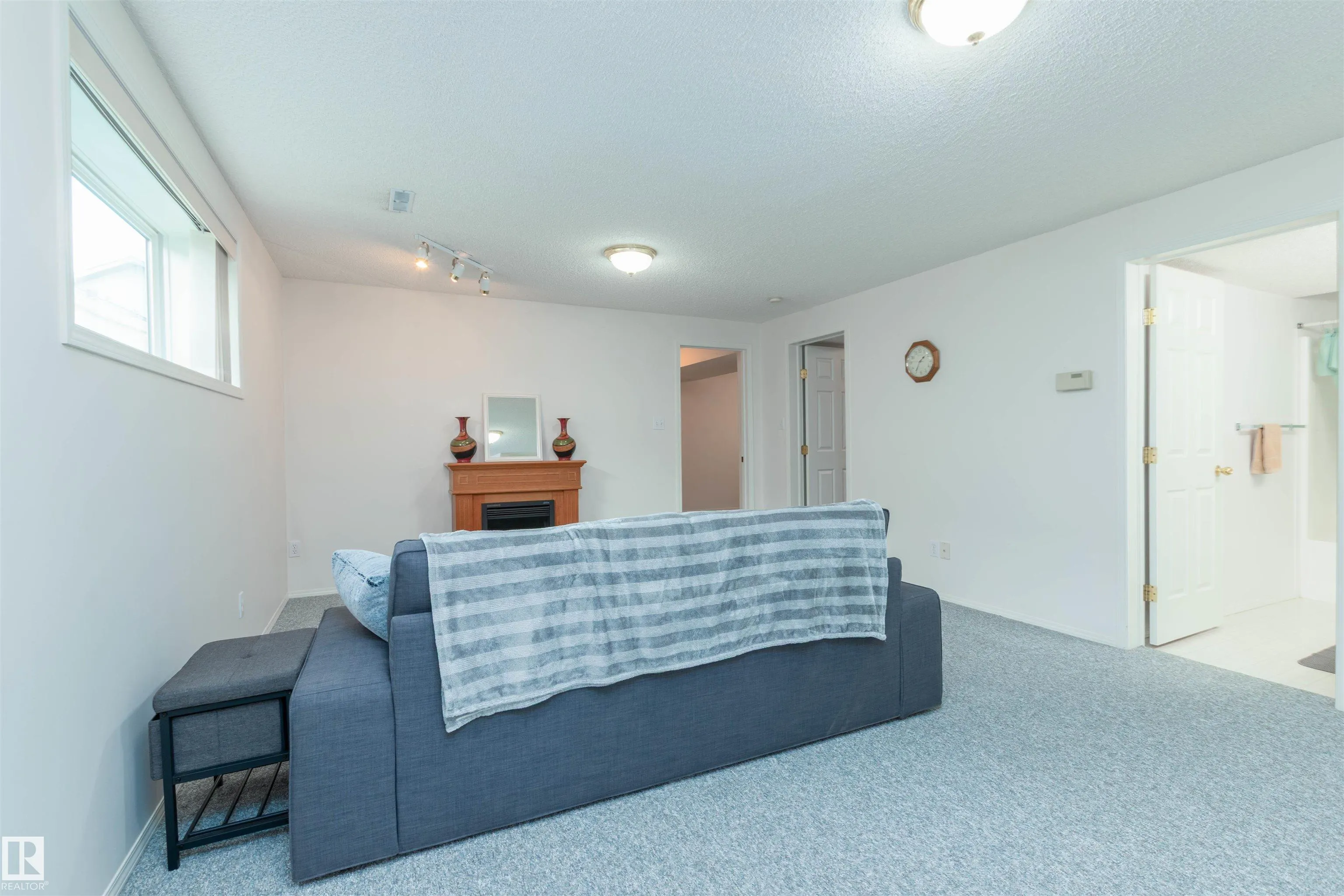 216 RAINBOW Crescent