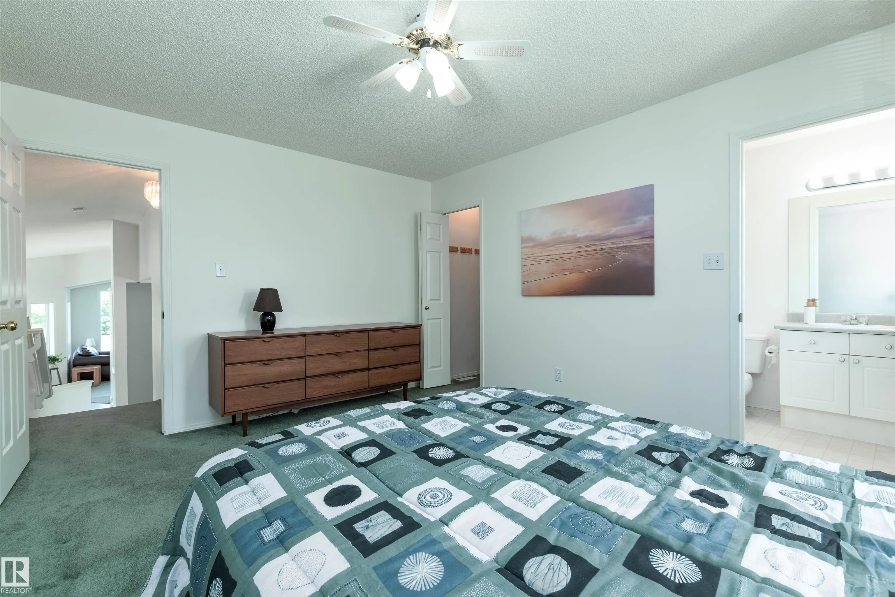 216 RAINBOW Crescent