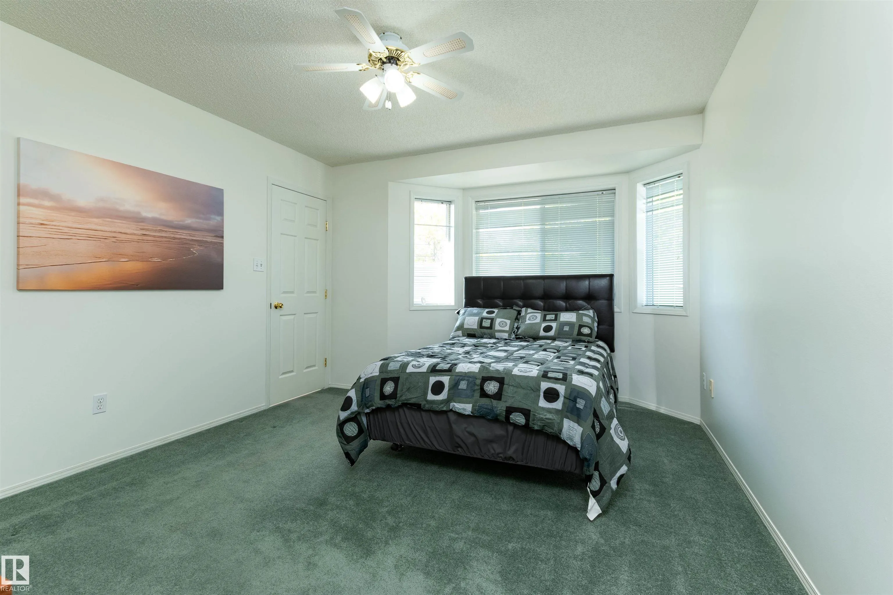 216 RAINBOW Crescent