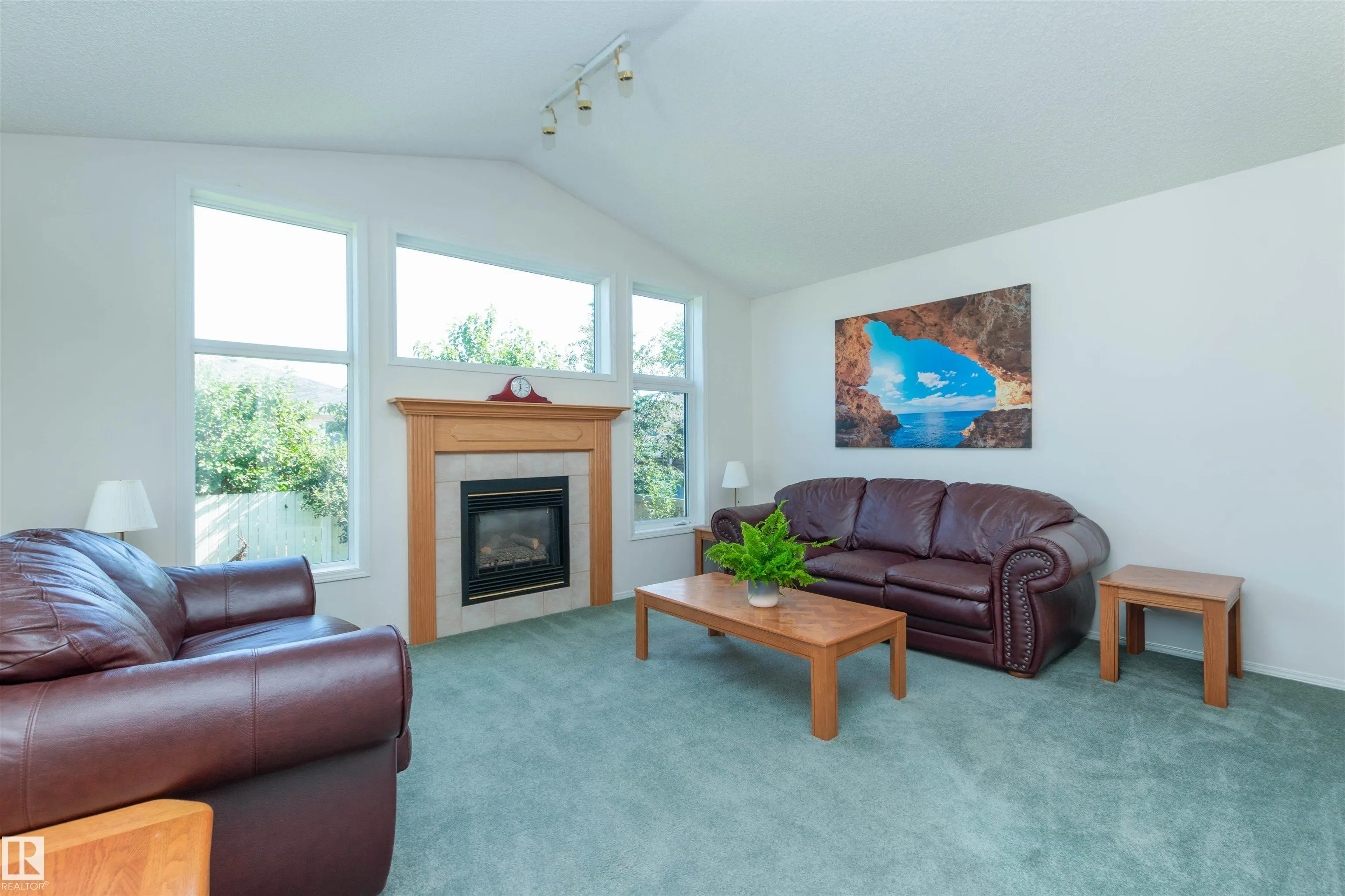 216 RAINBOW Crescent