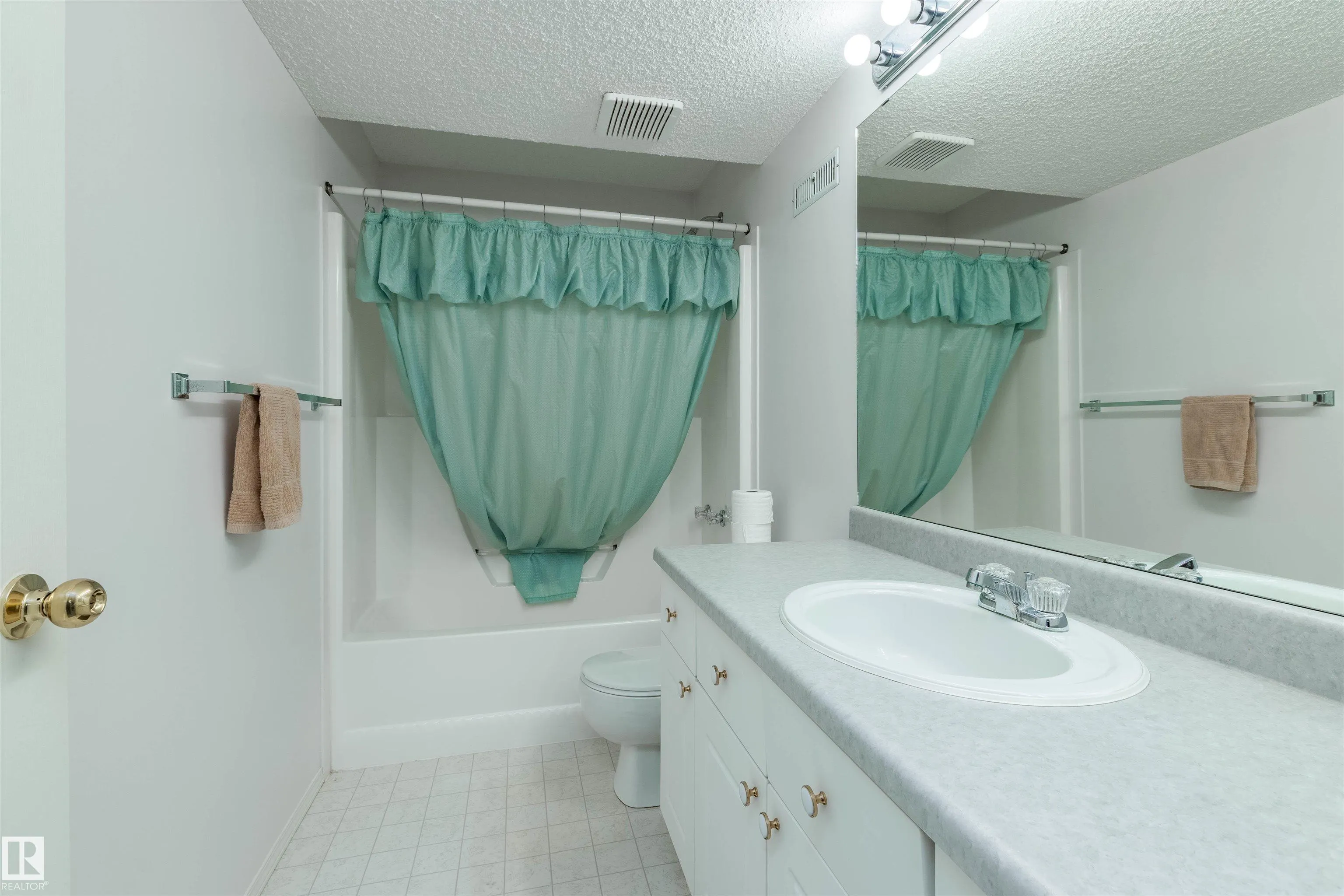 216 RAINBOW Crescent