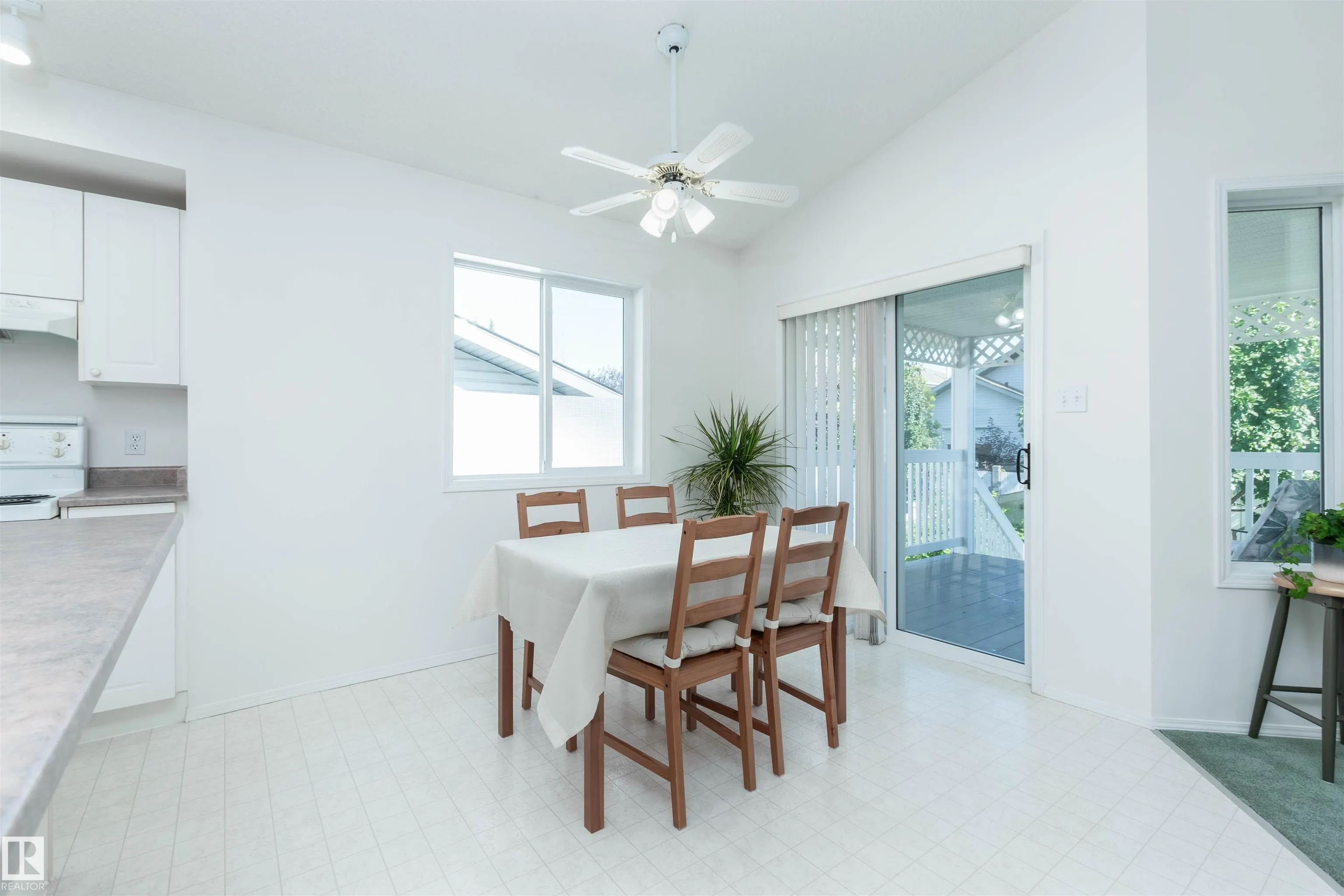 216 RAINBOW Crescent