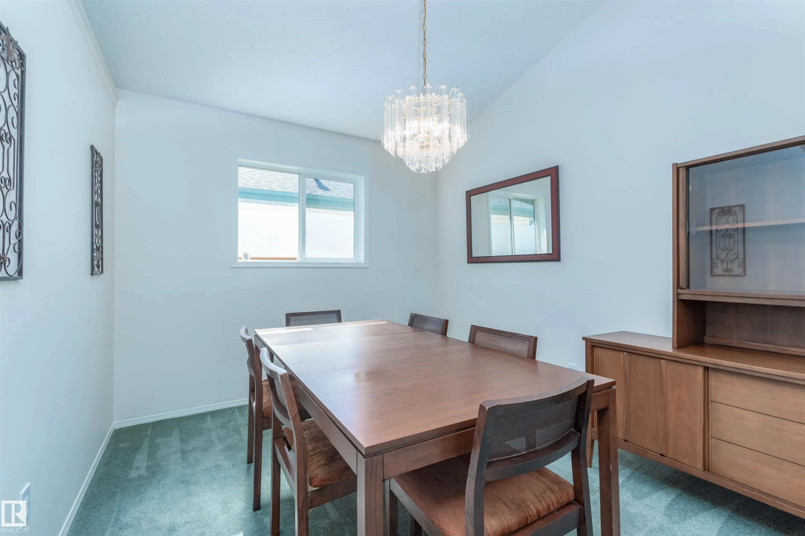 216 RAINBOW Crescent