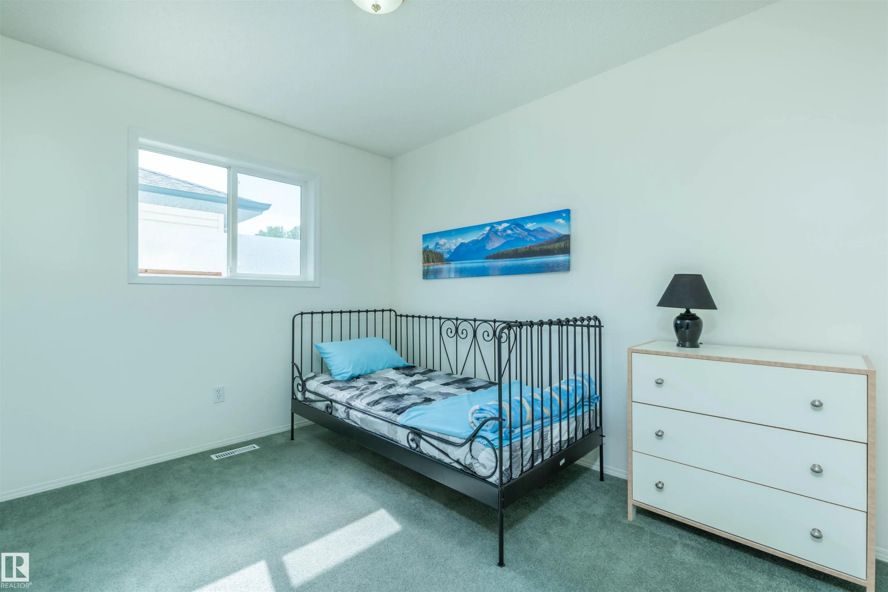 216 RAINBOW Crescent