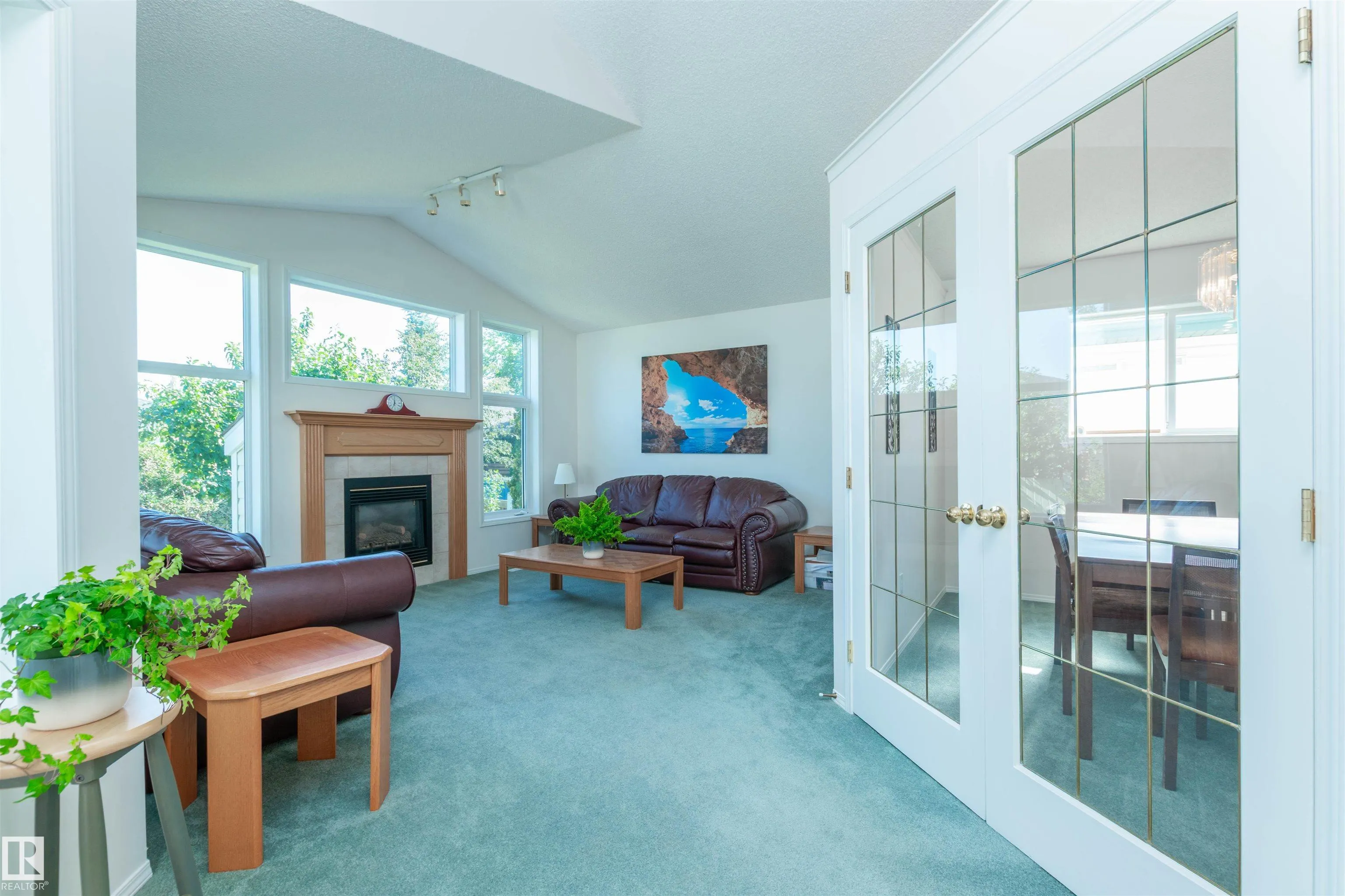 216 RAINBOW Crescent
