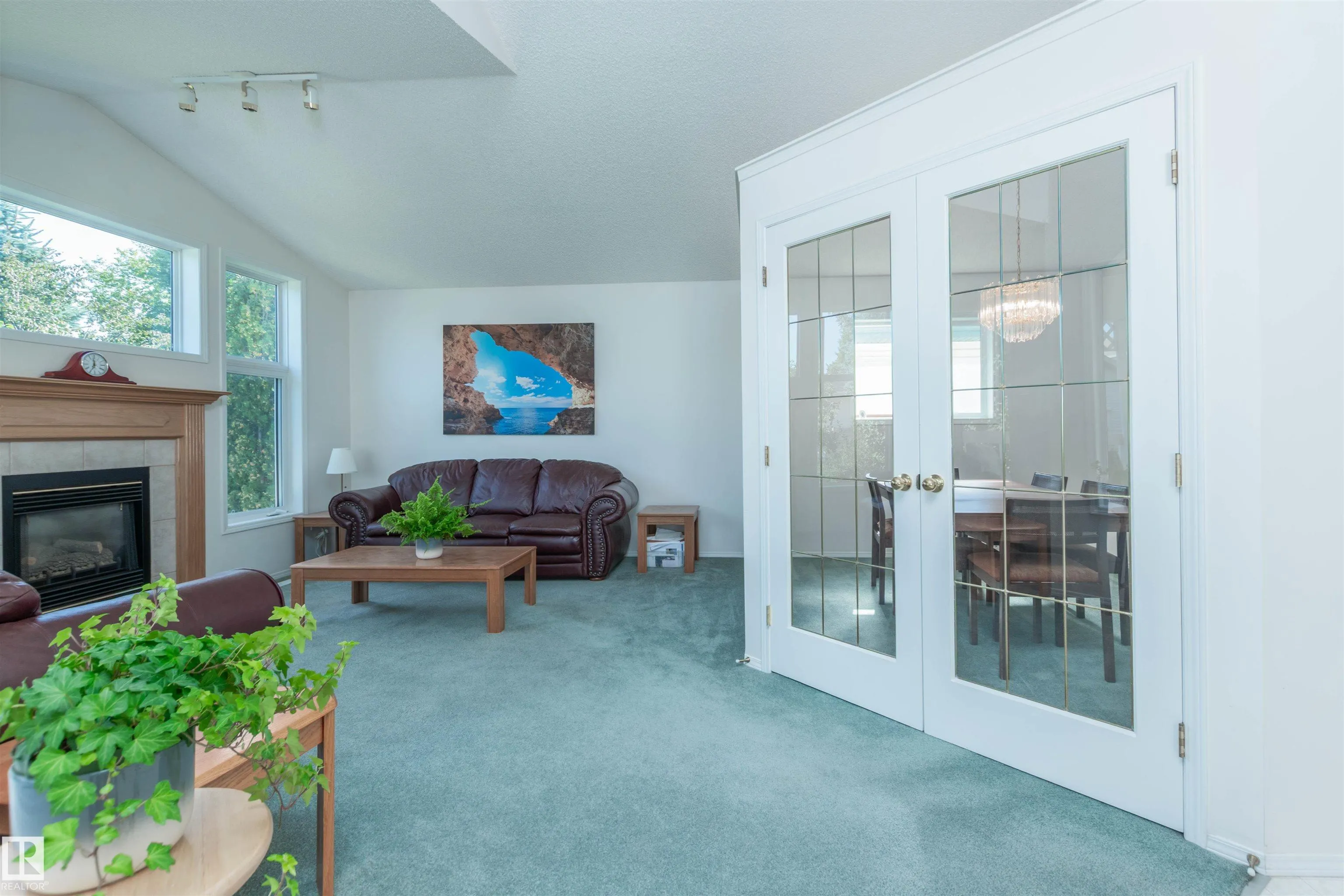 216 RAINBOW Crescent