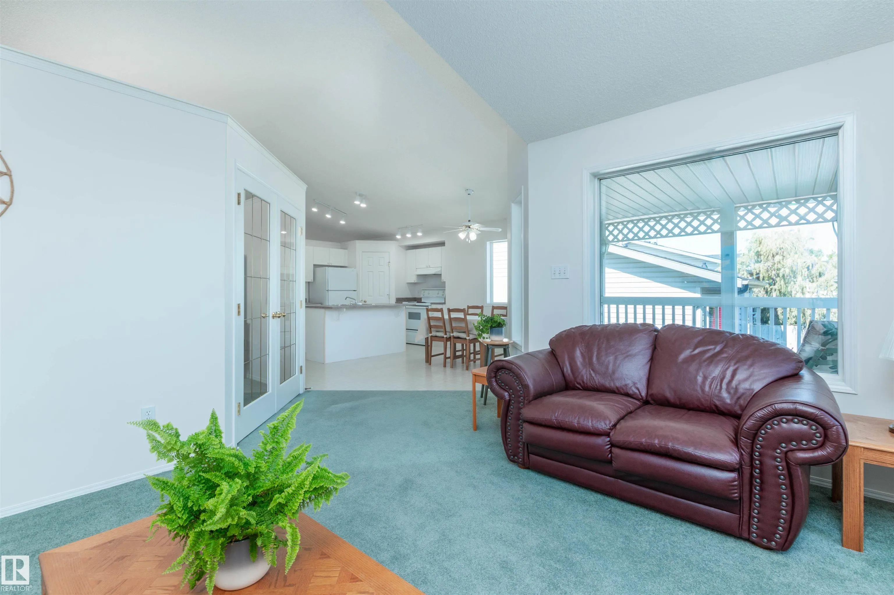 216 RAINBOW Crescent