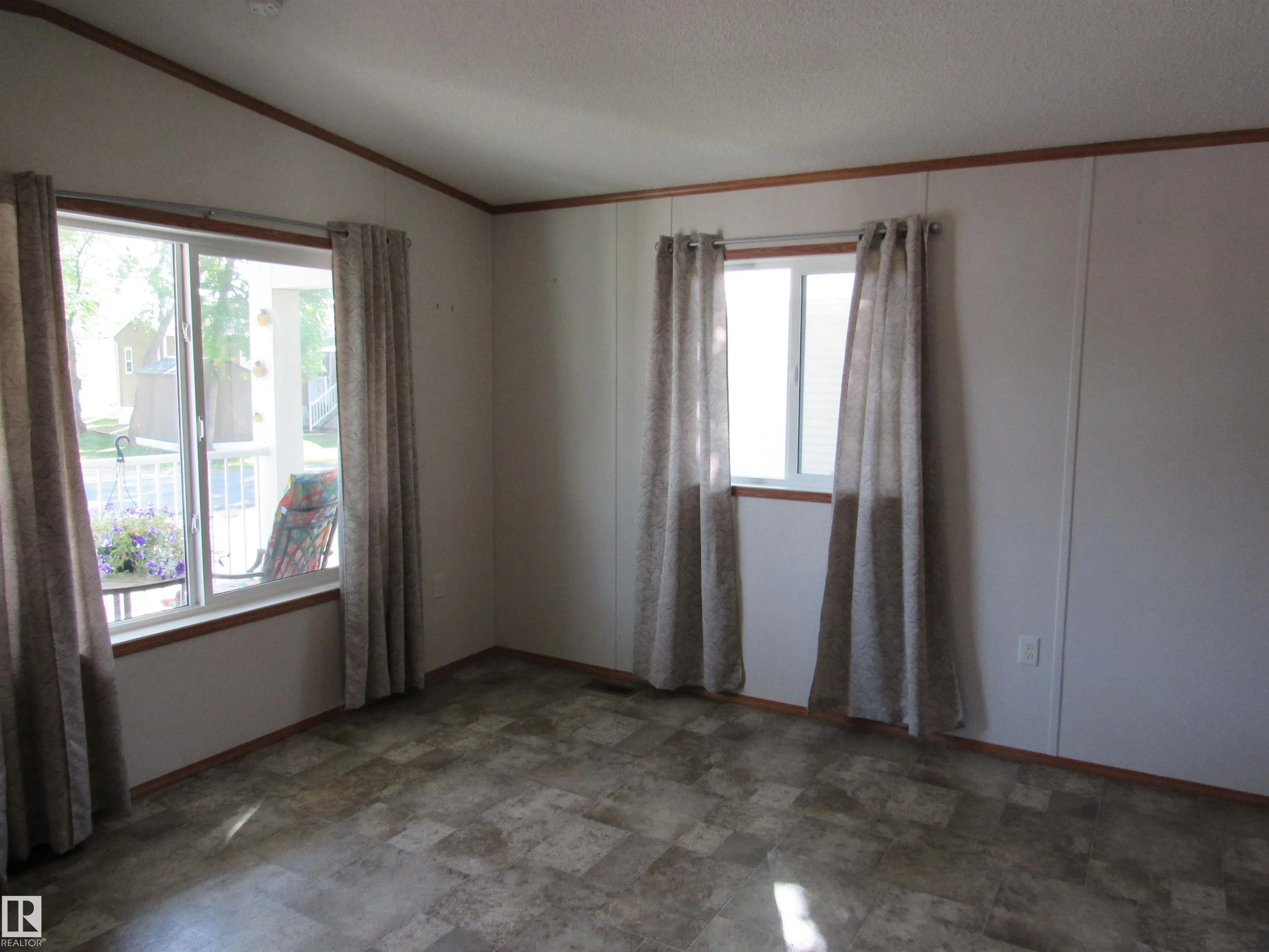 #3A 4515 50 Ave