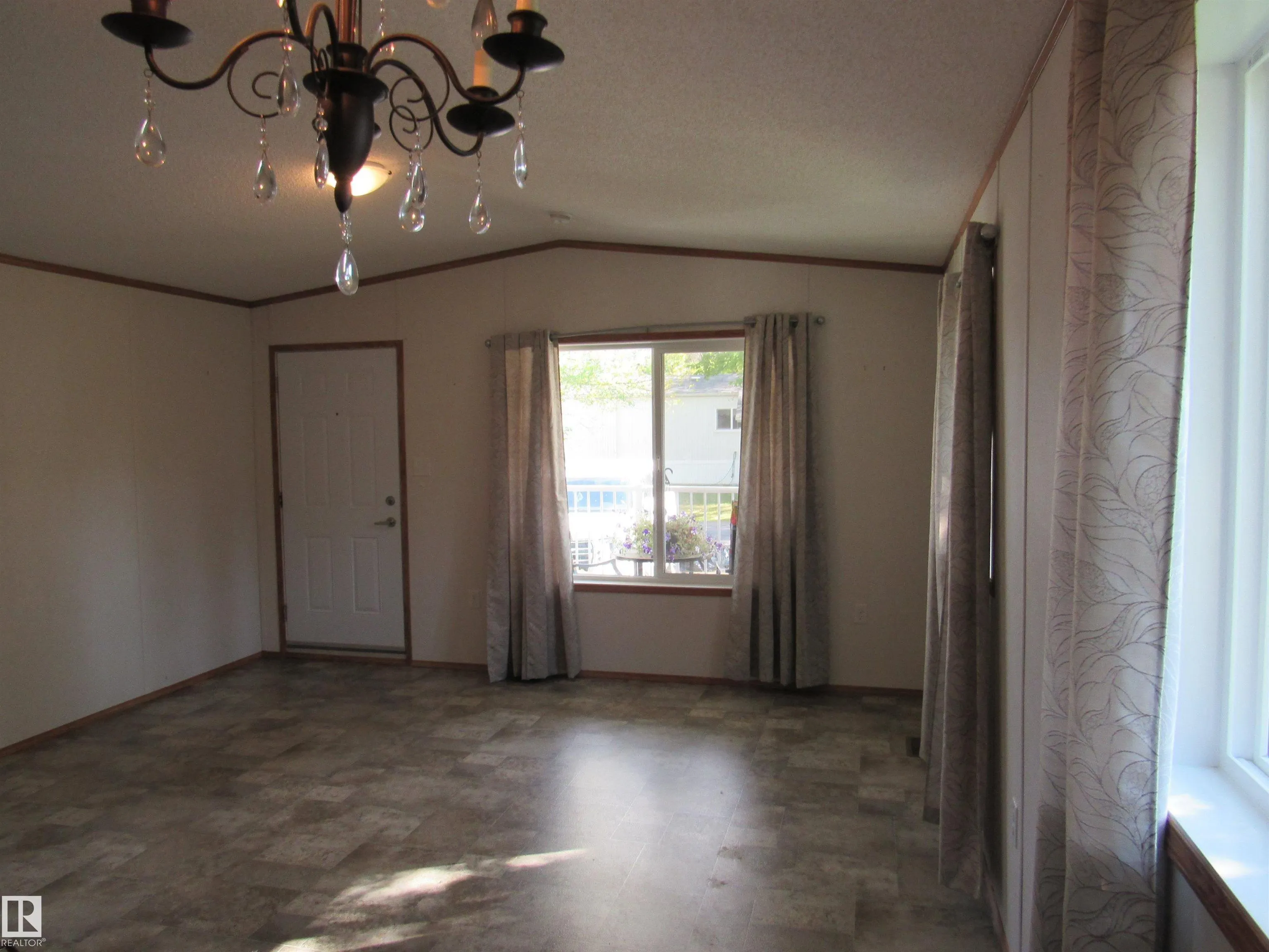 #3A 4515 50 Ave