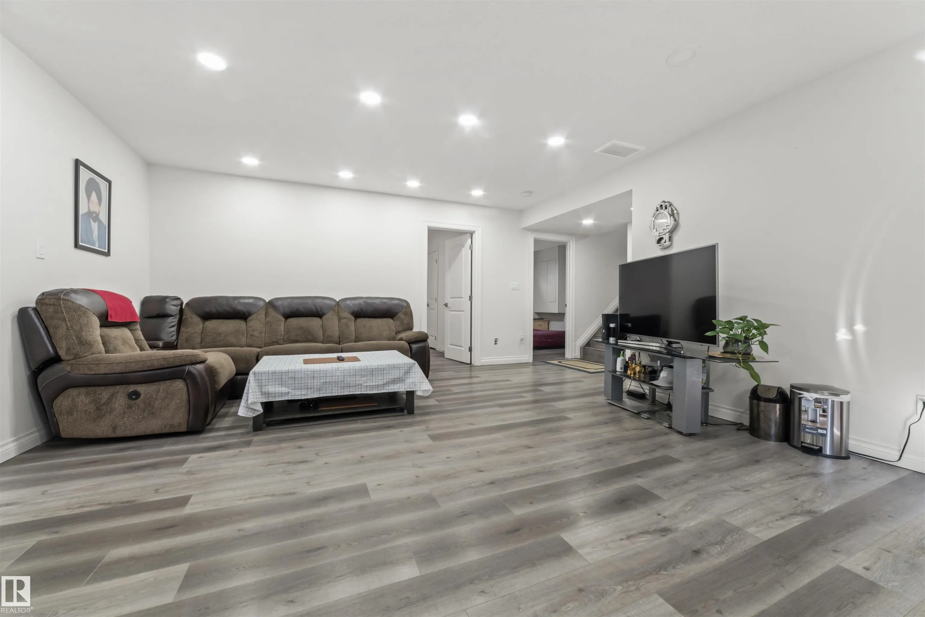 115 LAKELAND Drive