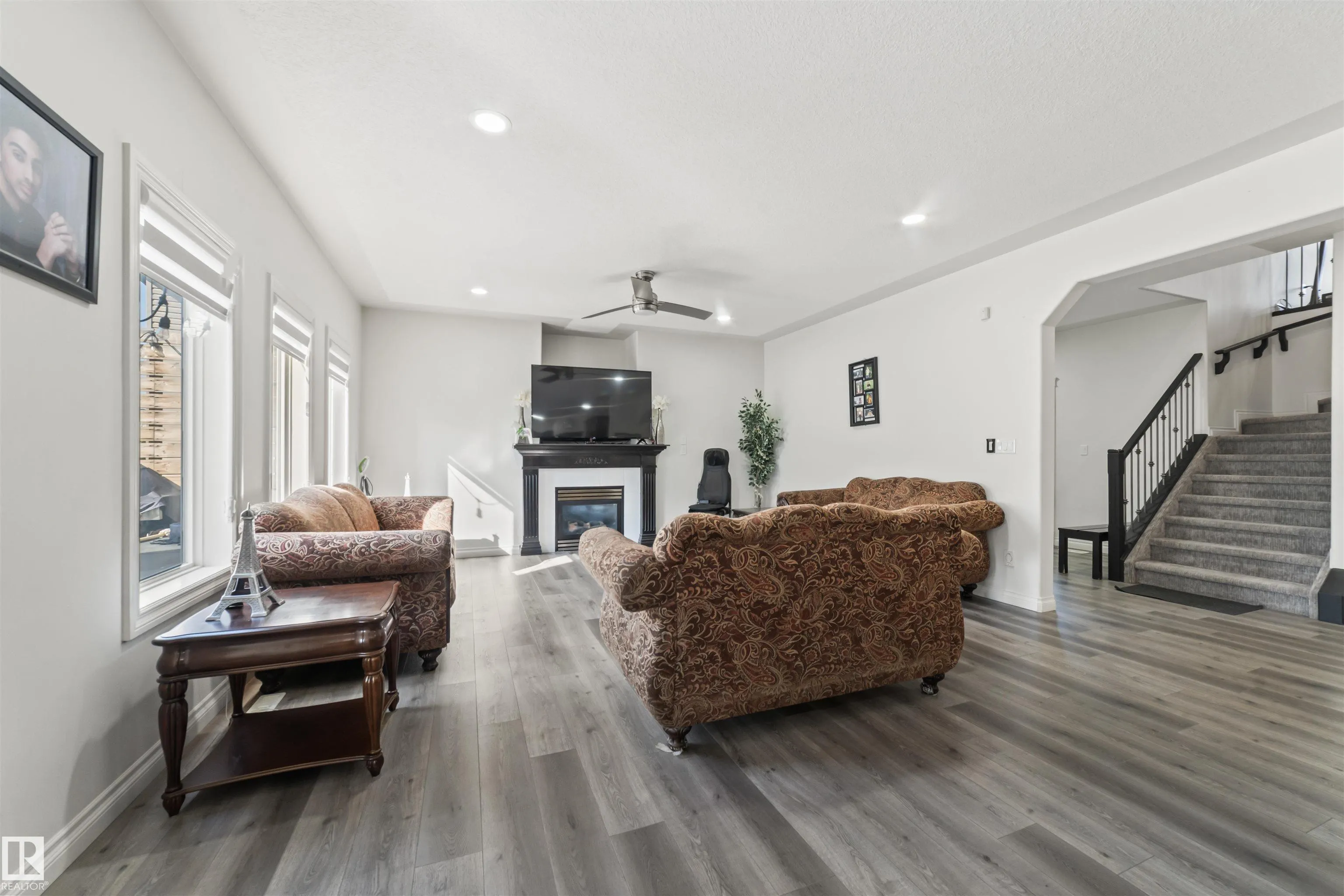 115 LAKELAND Drive