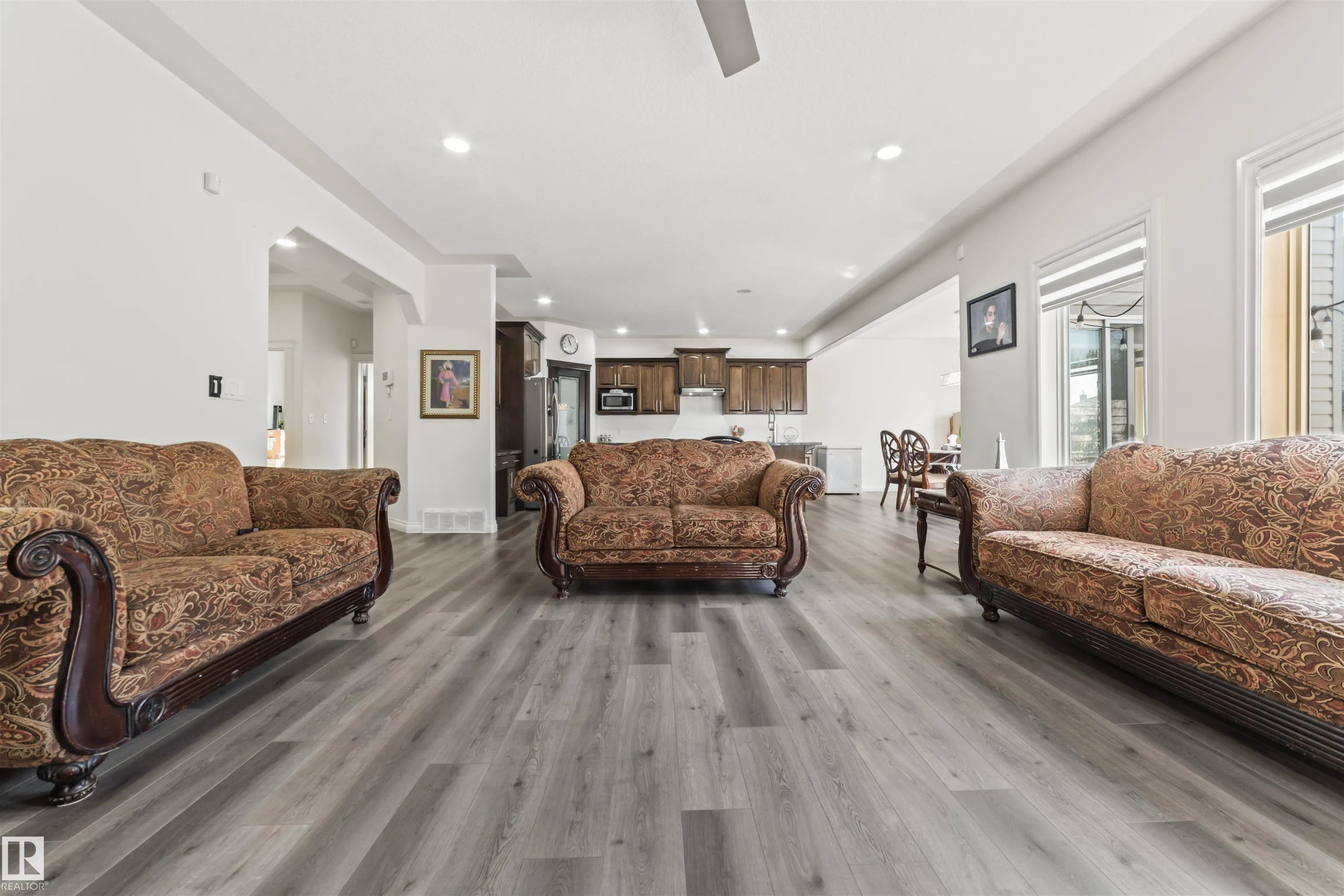 115 LAKELAND Drive