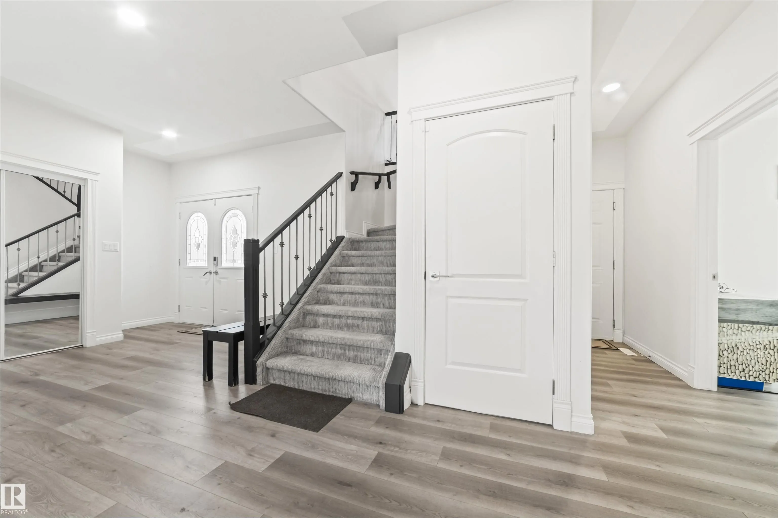 115 LAKELAND Drive