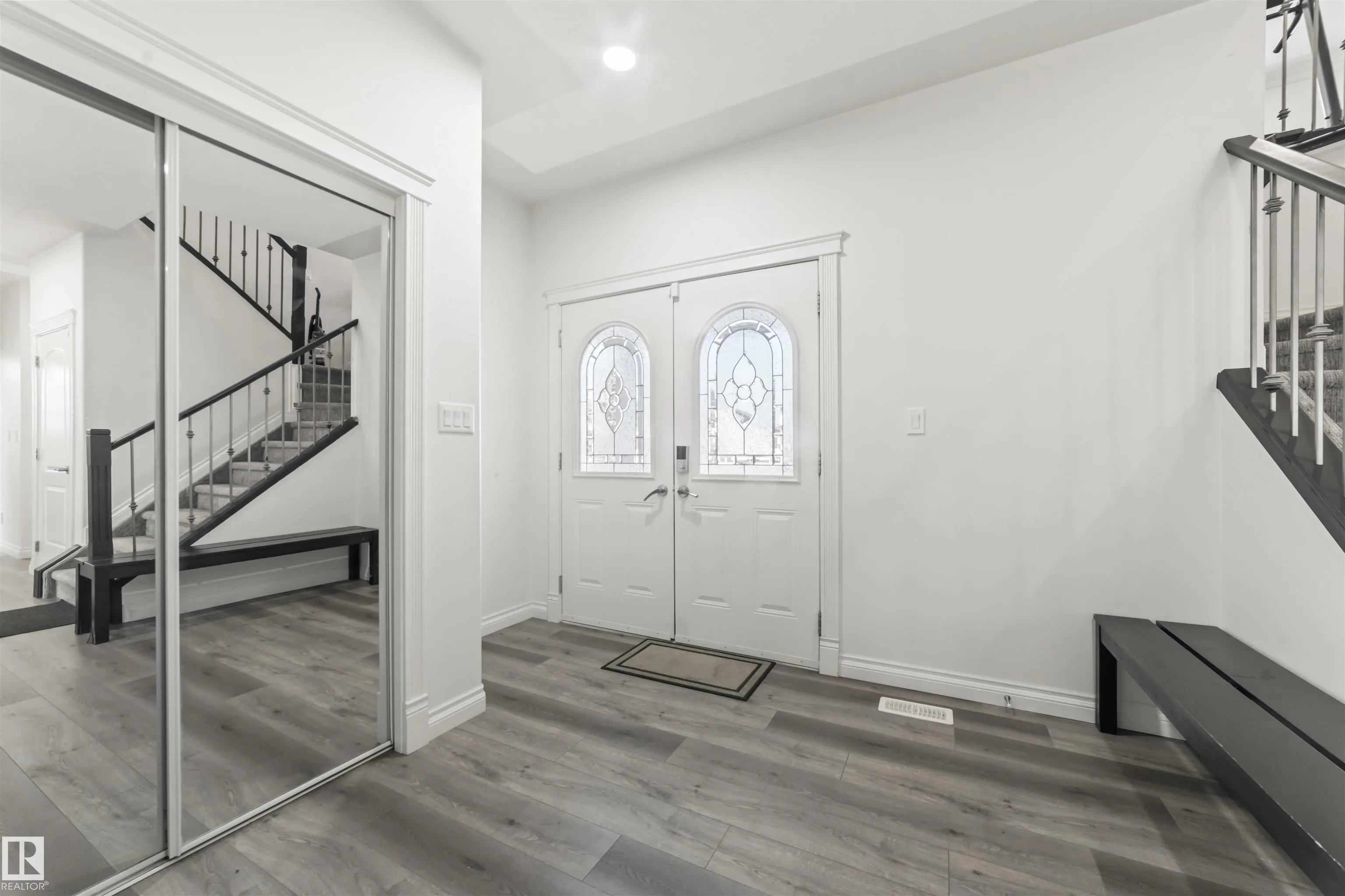 115 LAKELAND Drive