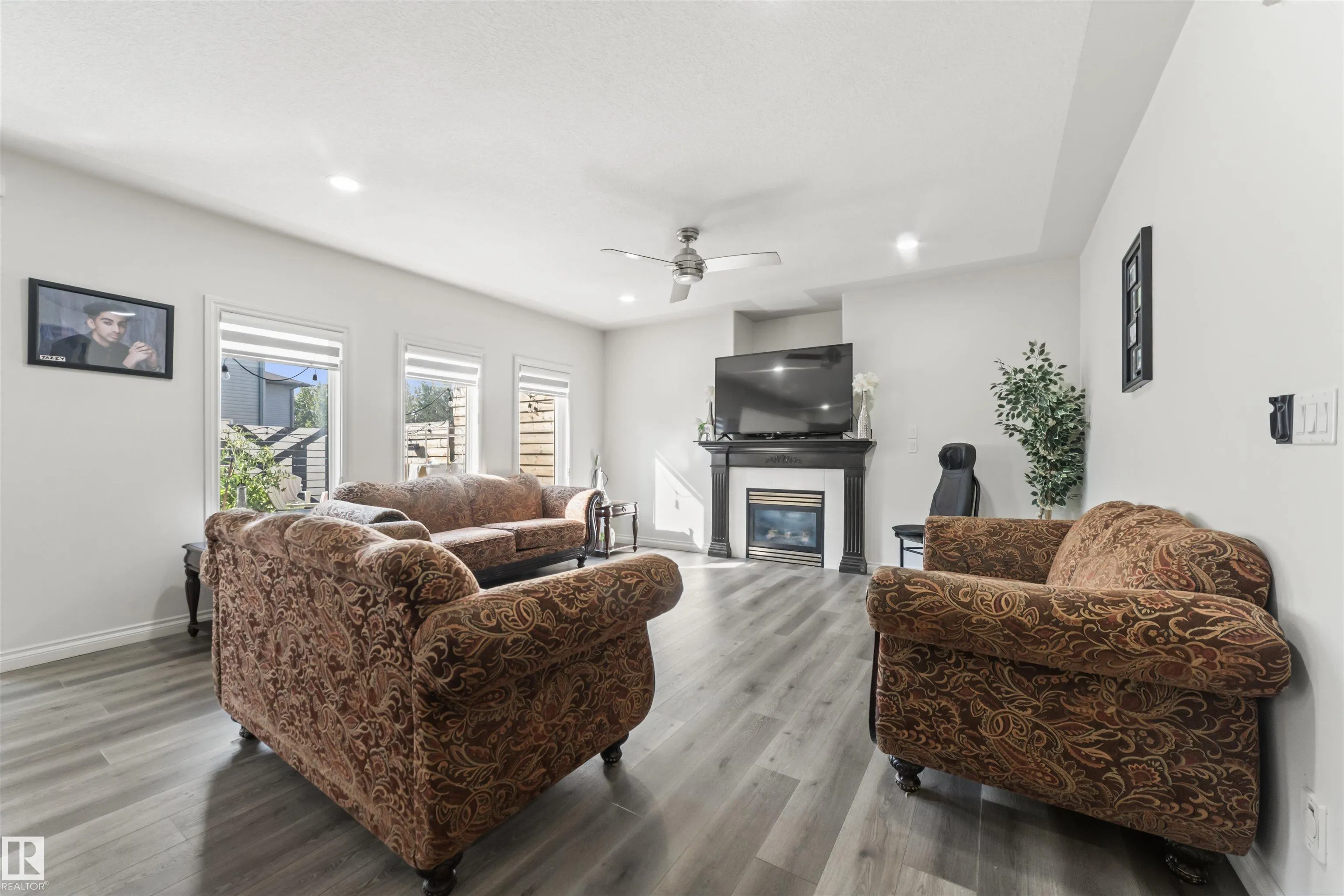 115 LAKELAND Drive