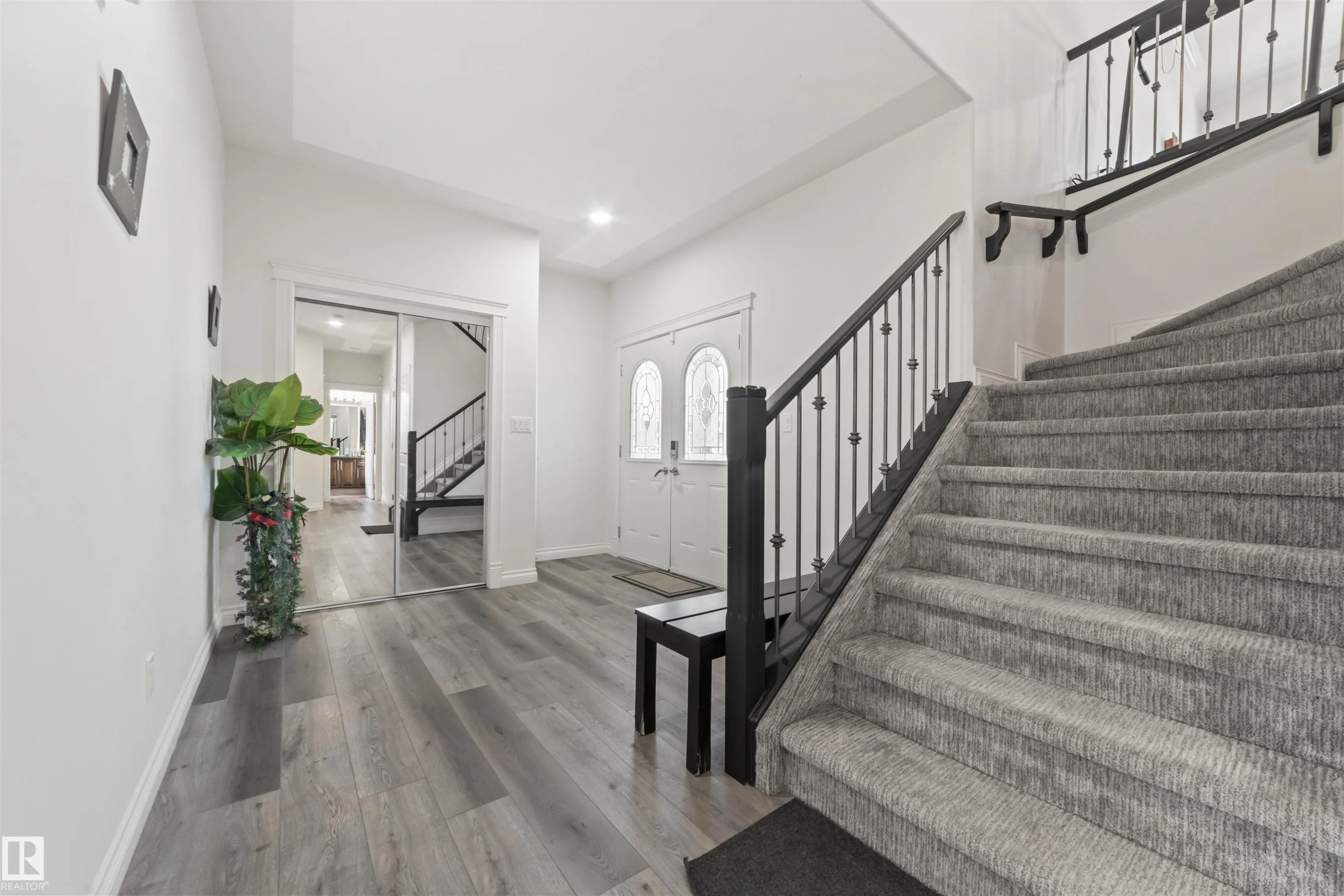 115 LAKELAND Drive