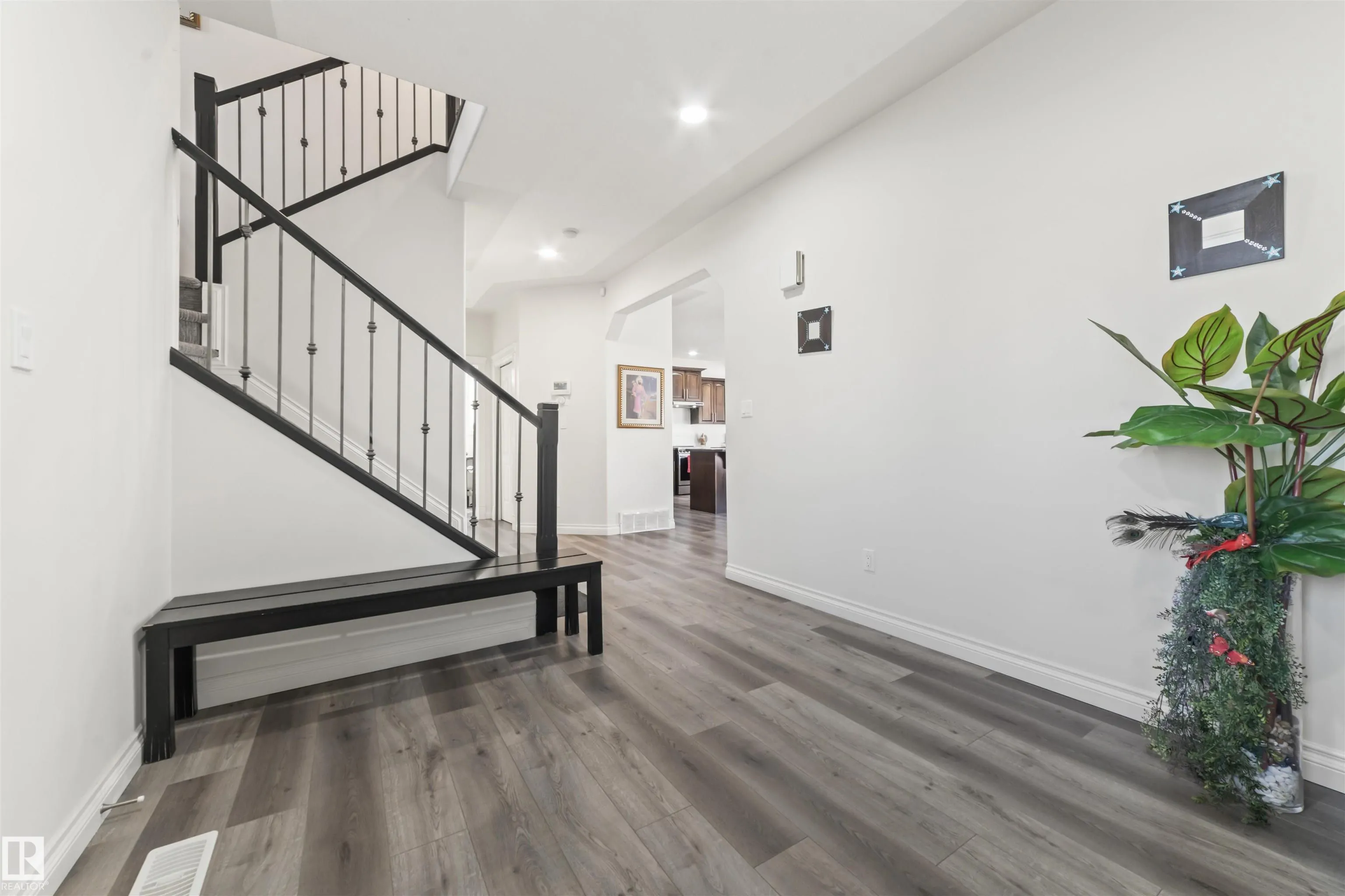 115 LAKELAND Drive