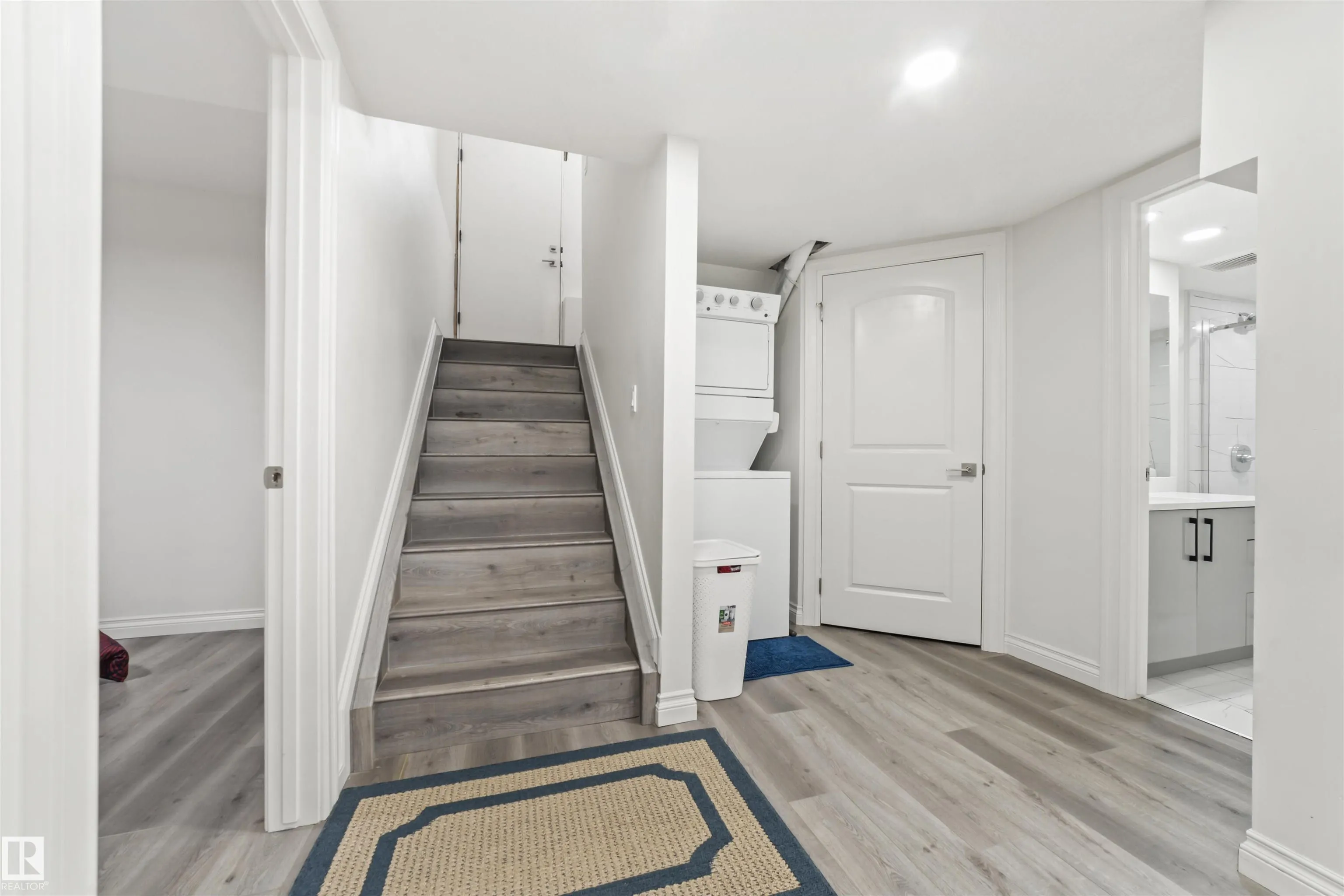 115 LAKELAND Drive