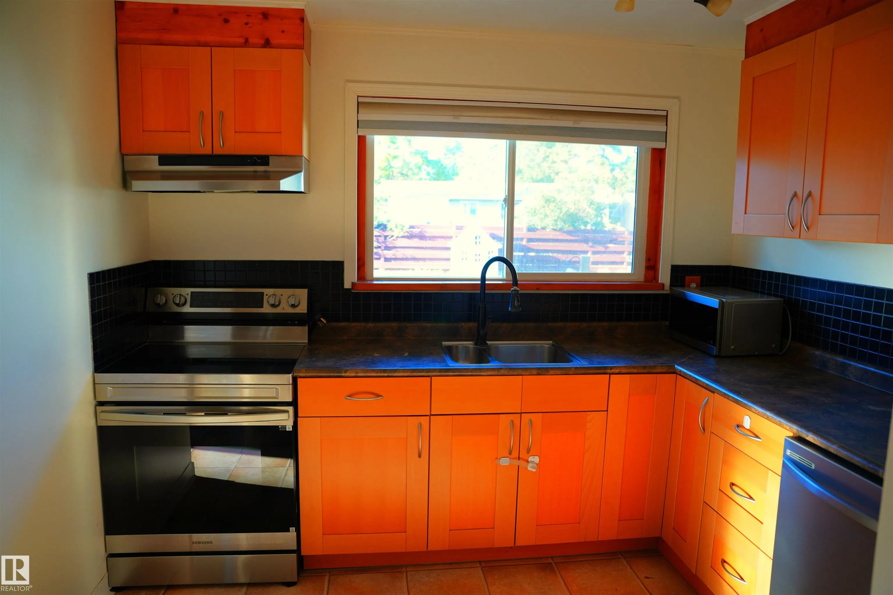 12 GRANITE Avenue