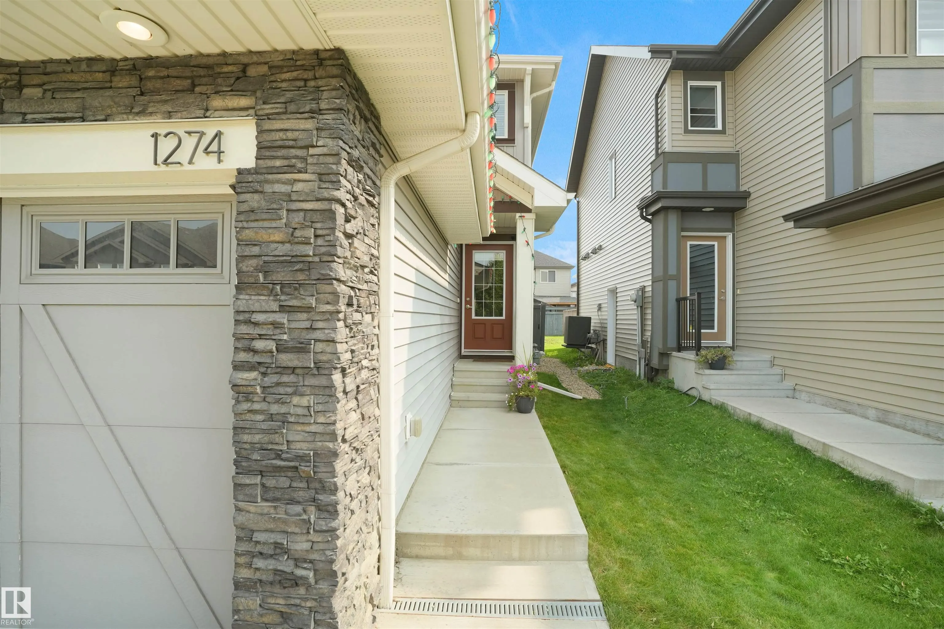 1274 DANIELS Crescent