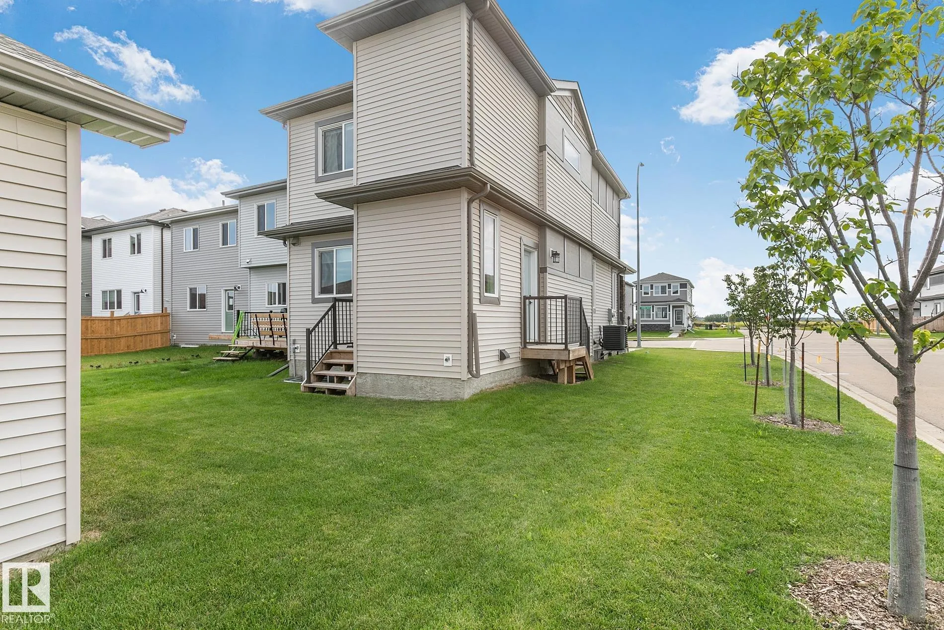 50 SIENNA Boulevard