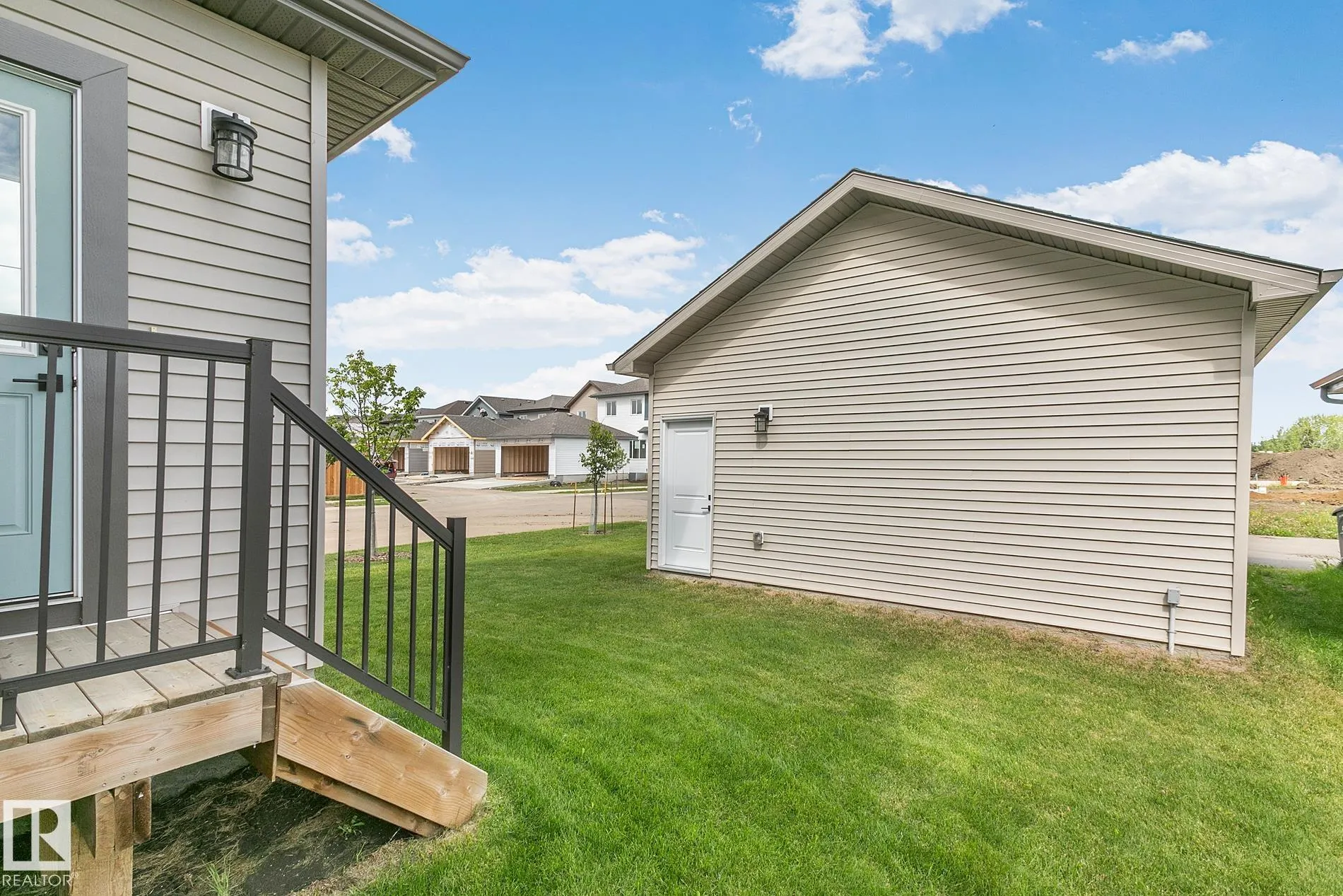50 SIENNA Boulevard