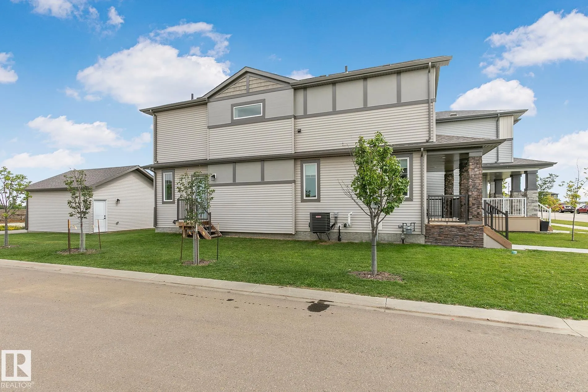 50 SIENNA Boulevard