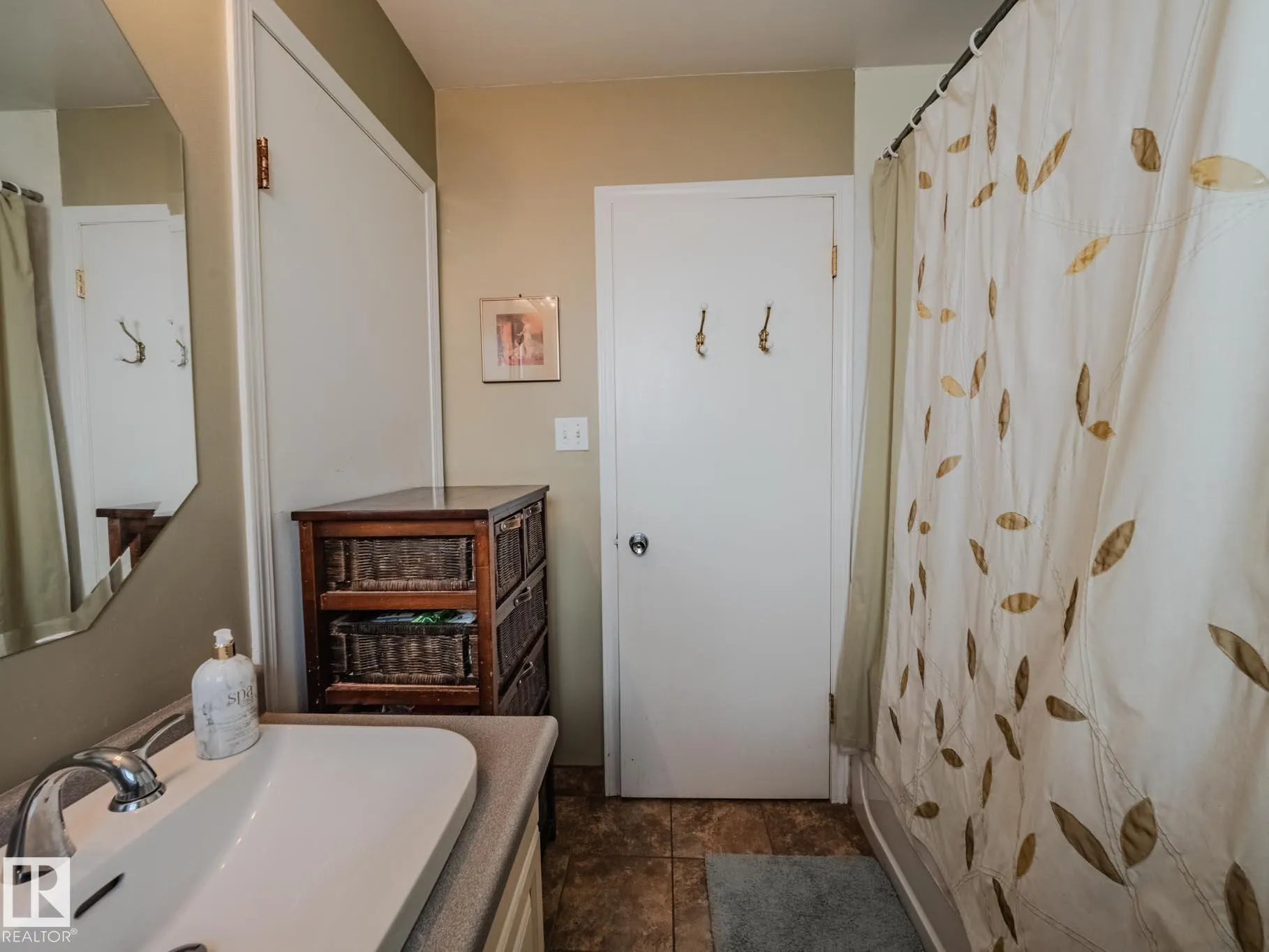 50 FLAGSTONE Crescent