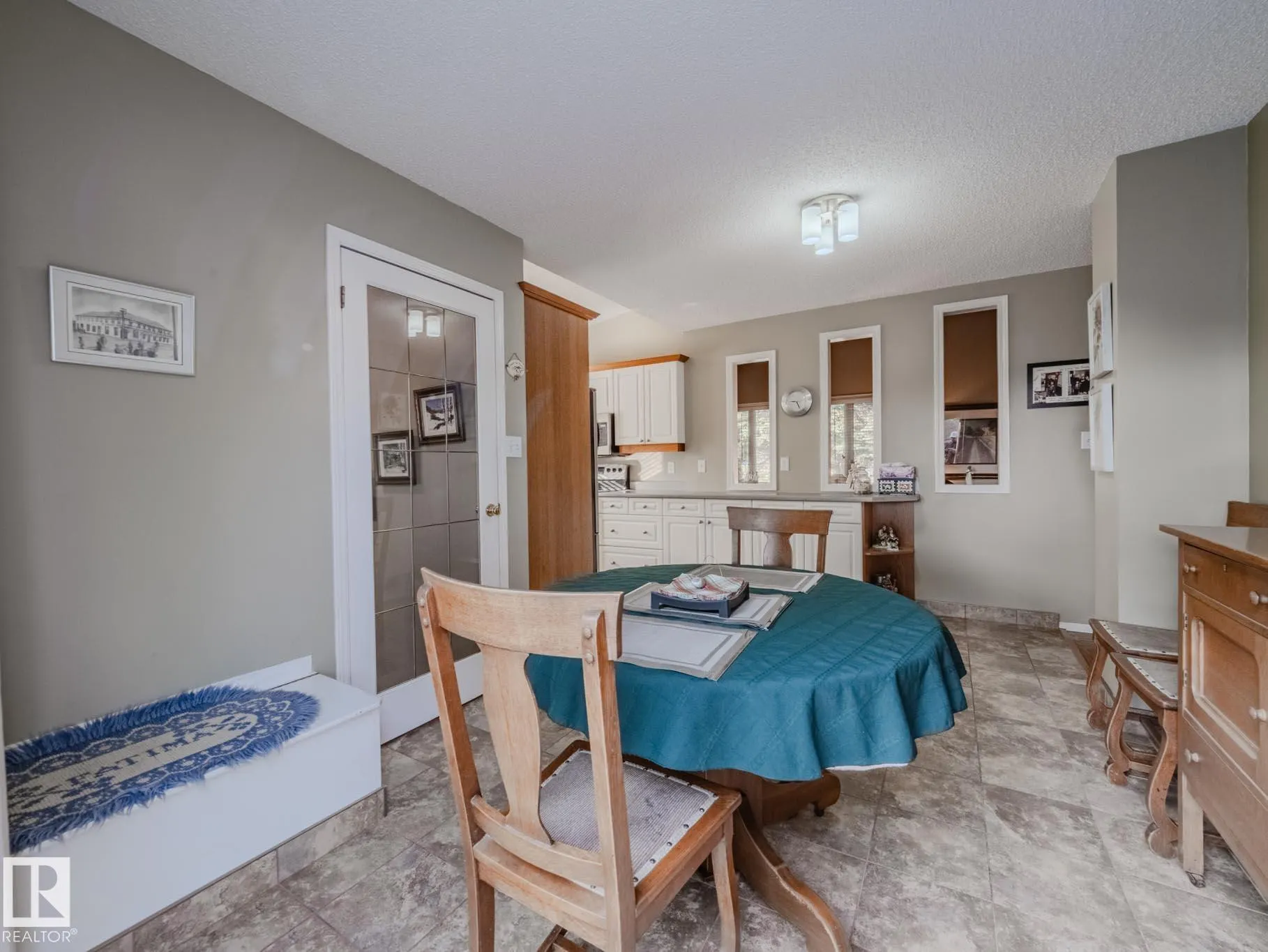 50 FLAGSTONE Crescent