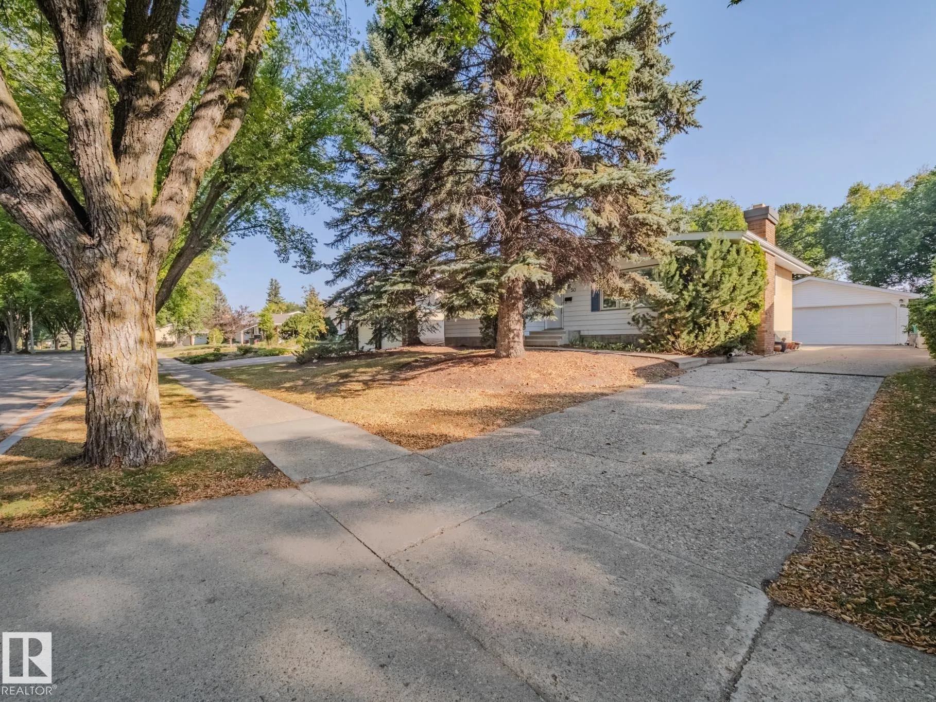 50 FLAGSTONE Crescent