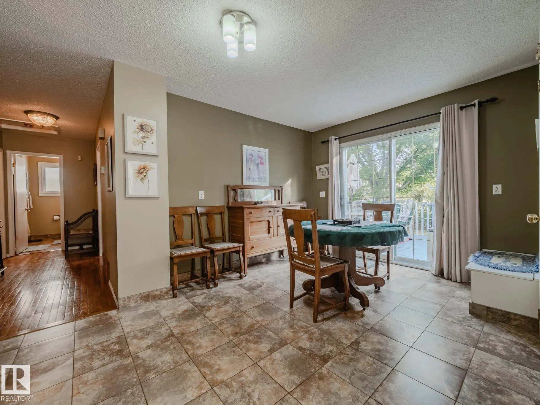 50 FLAGSTONE Crescent